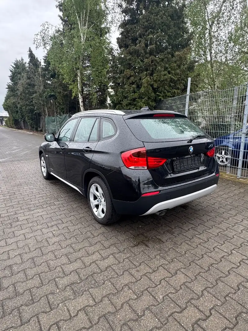 BMW X1 20 d sDrive*NAVI*PANO*KLIMA*AHK*PDC* Schwarz - 2