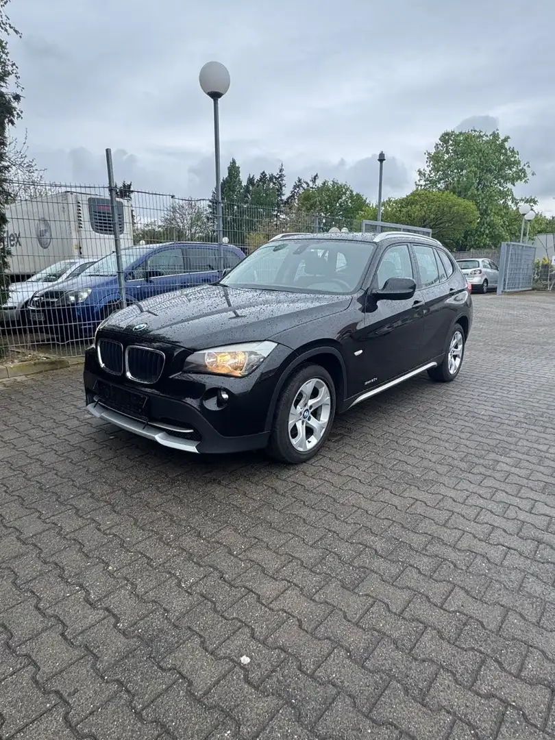 BMW X1 20 d sDrive*NAVI*PANO*KLIMA*AHK*PDC* Schwarz - 1