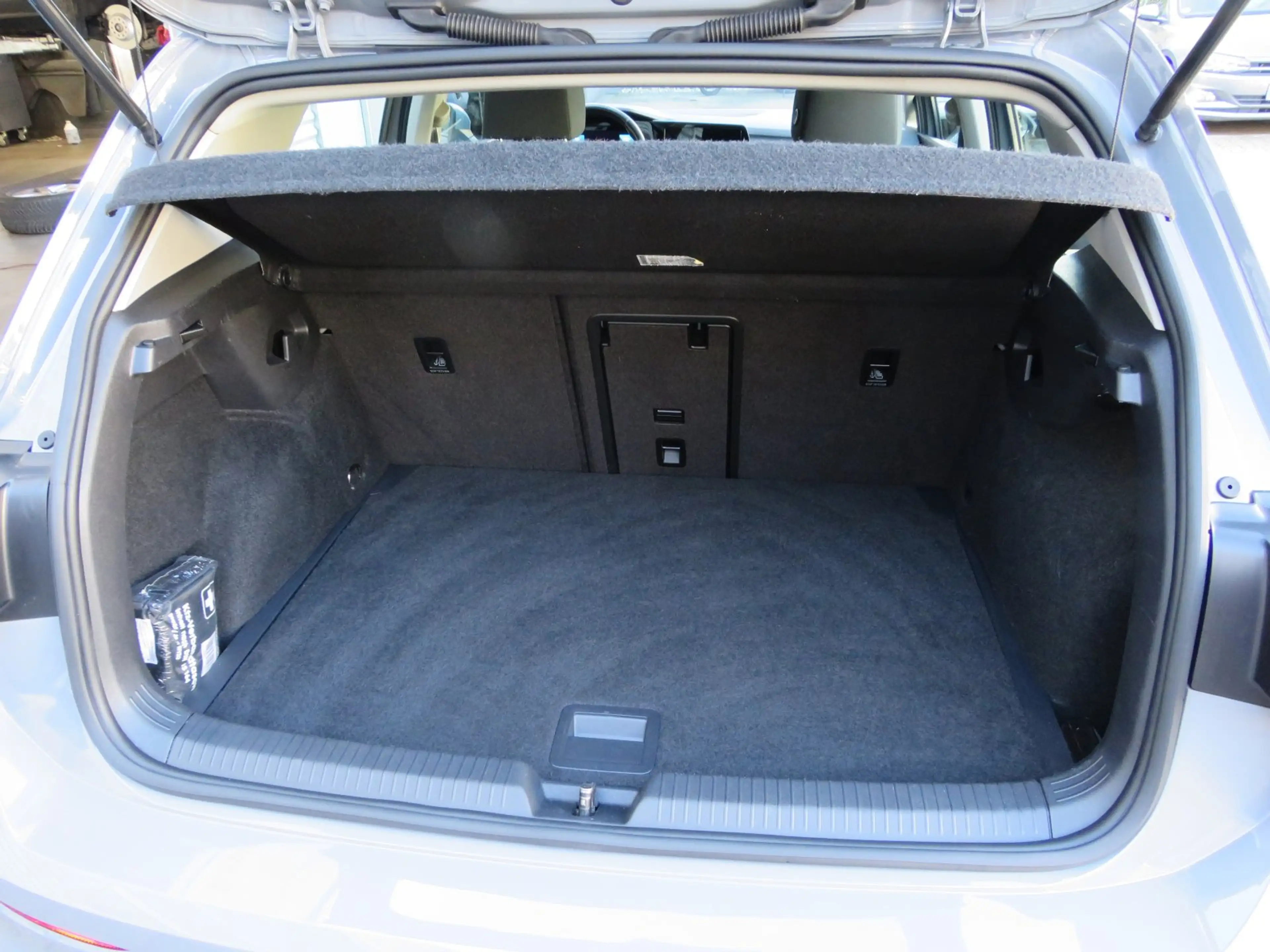 Volkswagen Golf VII 1.5 TSI Life  Navi/LED/Sprachbedienung/ACC — photo 11
