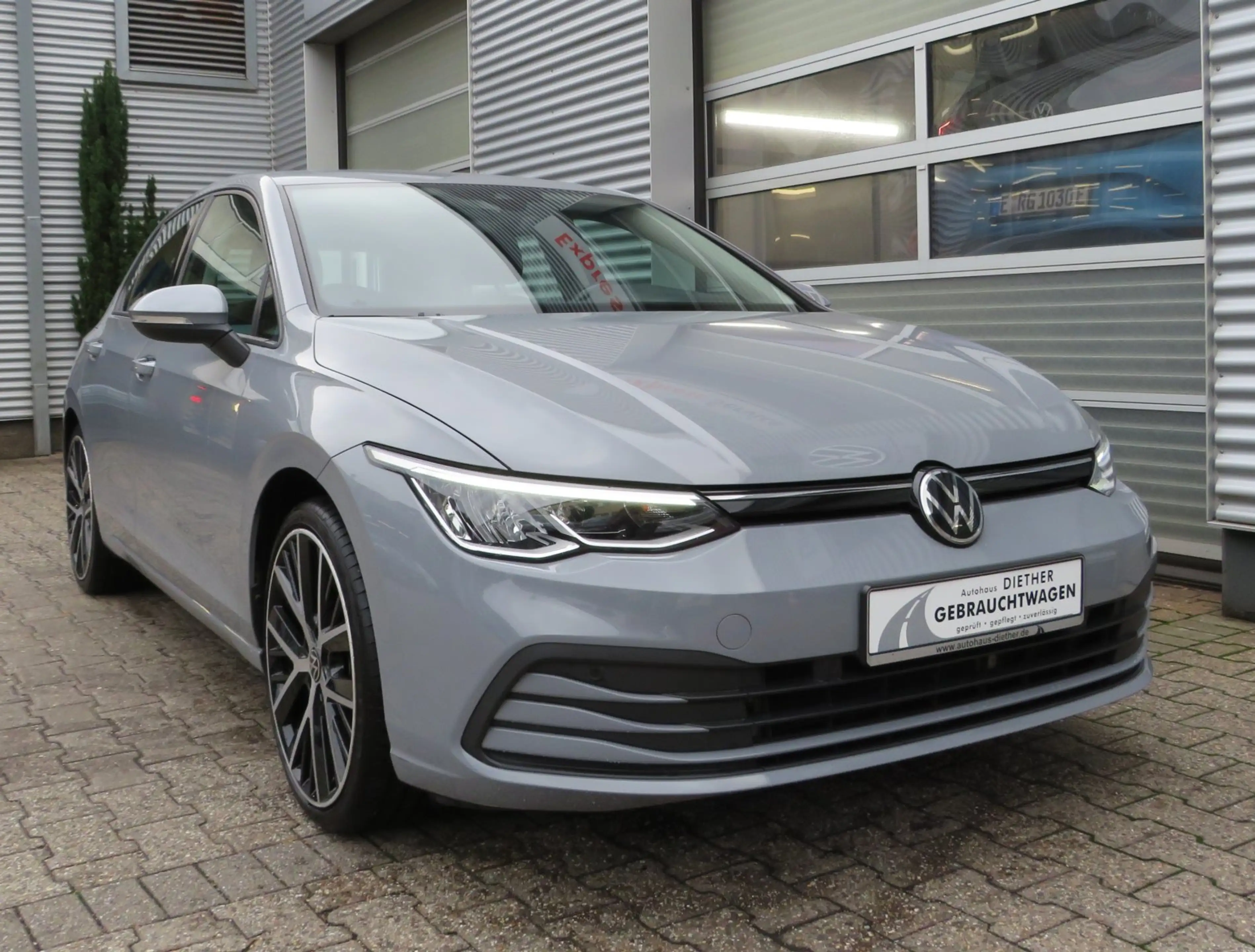Volkswagen Golf VII 1.5 TSI Life  Navi/LED/Sprachbedienung/ACC — photo 2