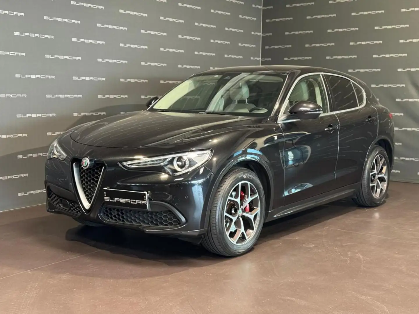 Alfa Romeo Stelvio 2.2 Turbodiesel 210 CV AT8 Q4 Ti Zwart - 1