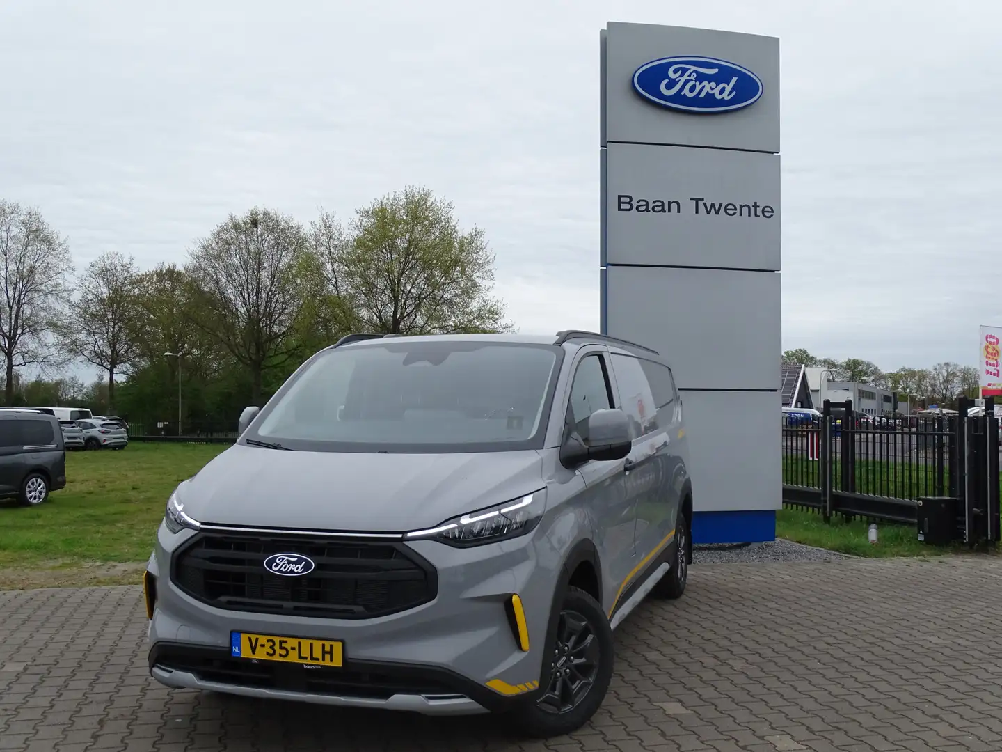 Ford Transit Custom 320 L2H1 2.0 TDCI 150pk Trail | Bijrijdersbank | I Grijs - 2