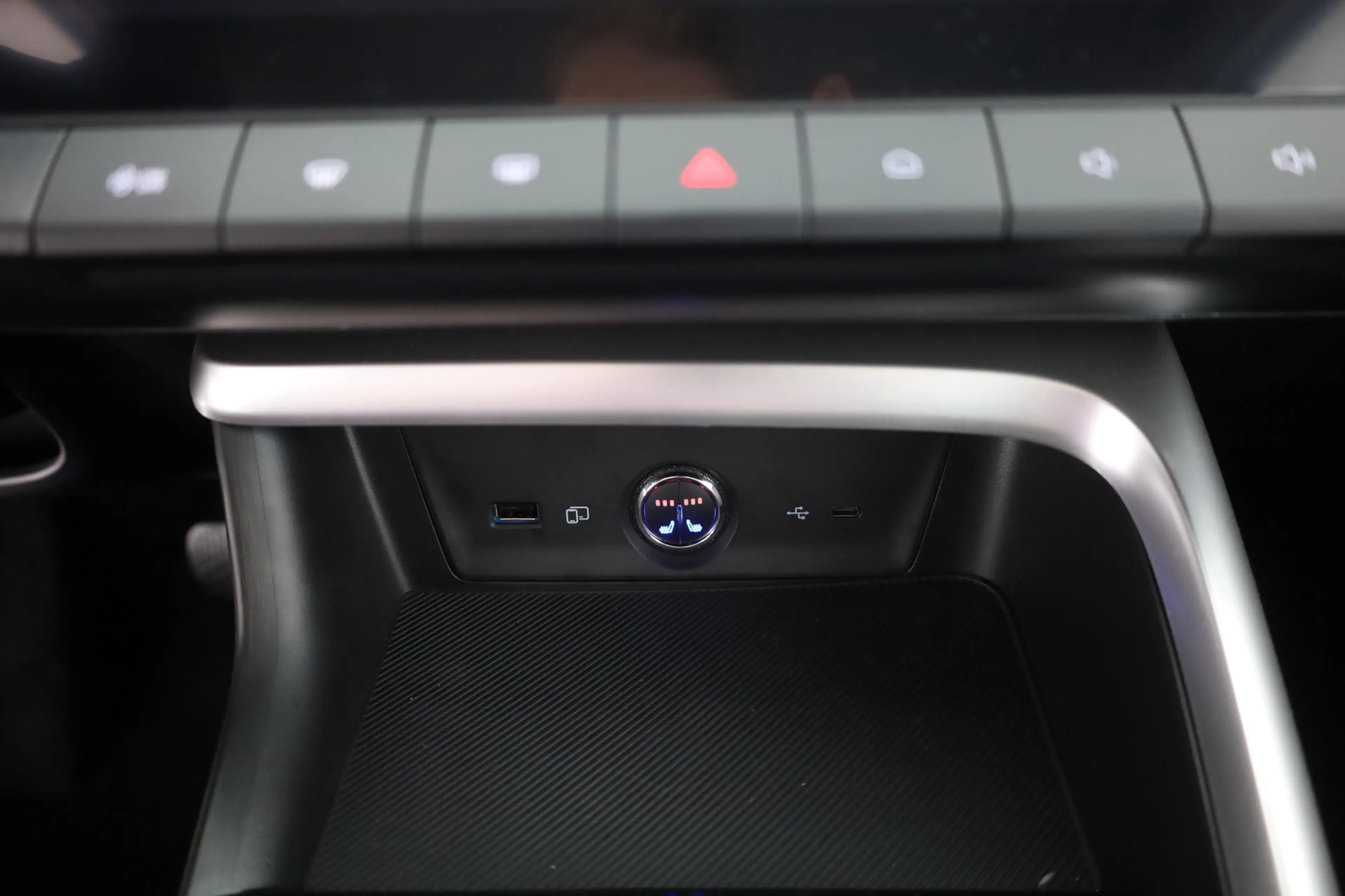 MG ZS 1.5 Hybrid Comfort Aut. LED ACC Navi Kamera — photo 12