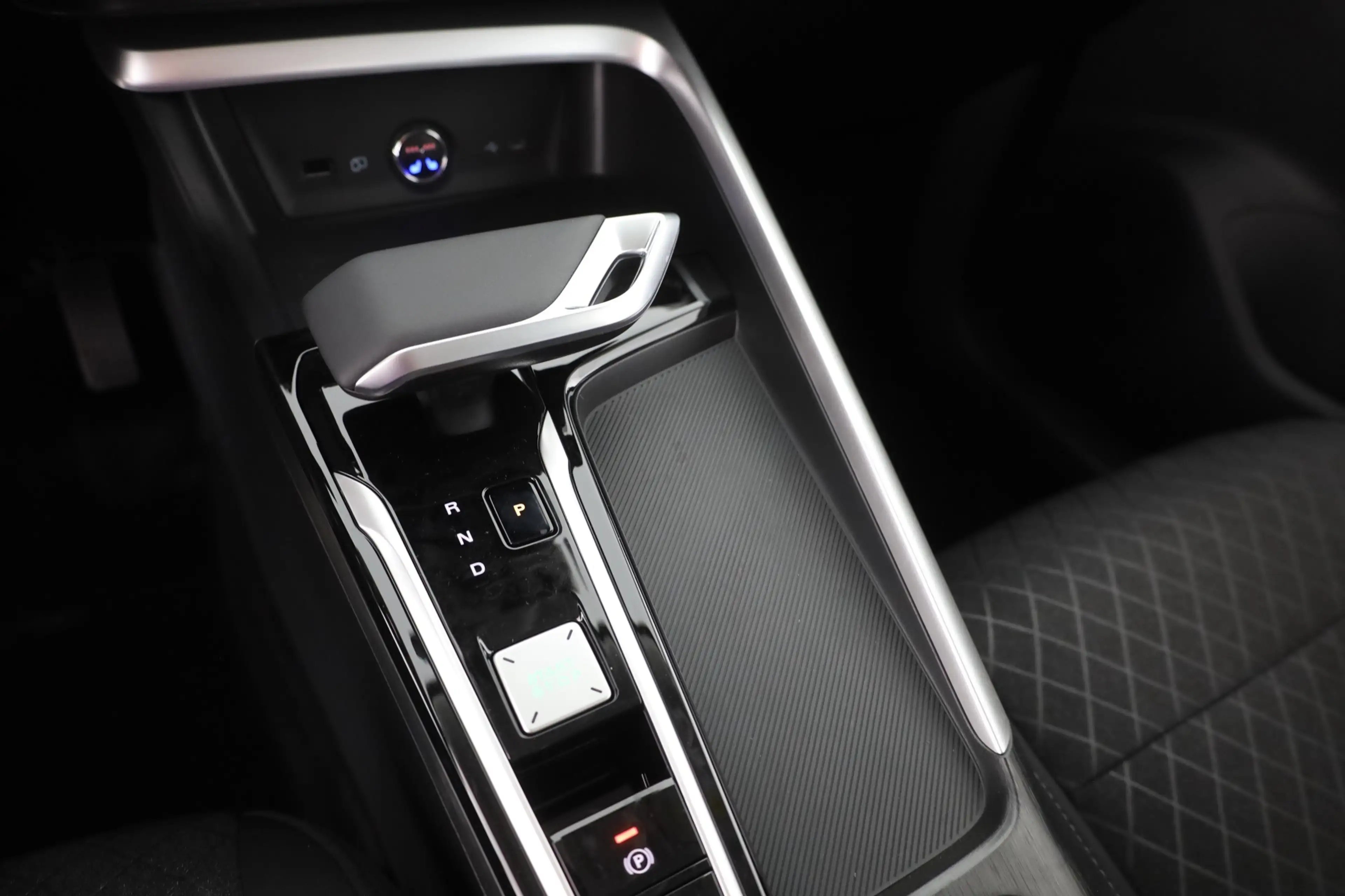 MG ZS 1.5 Hybrid Comfort Aut. LED ACC Navi Kamera — photo 13