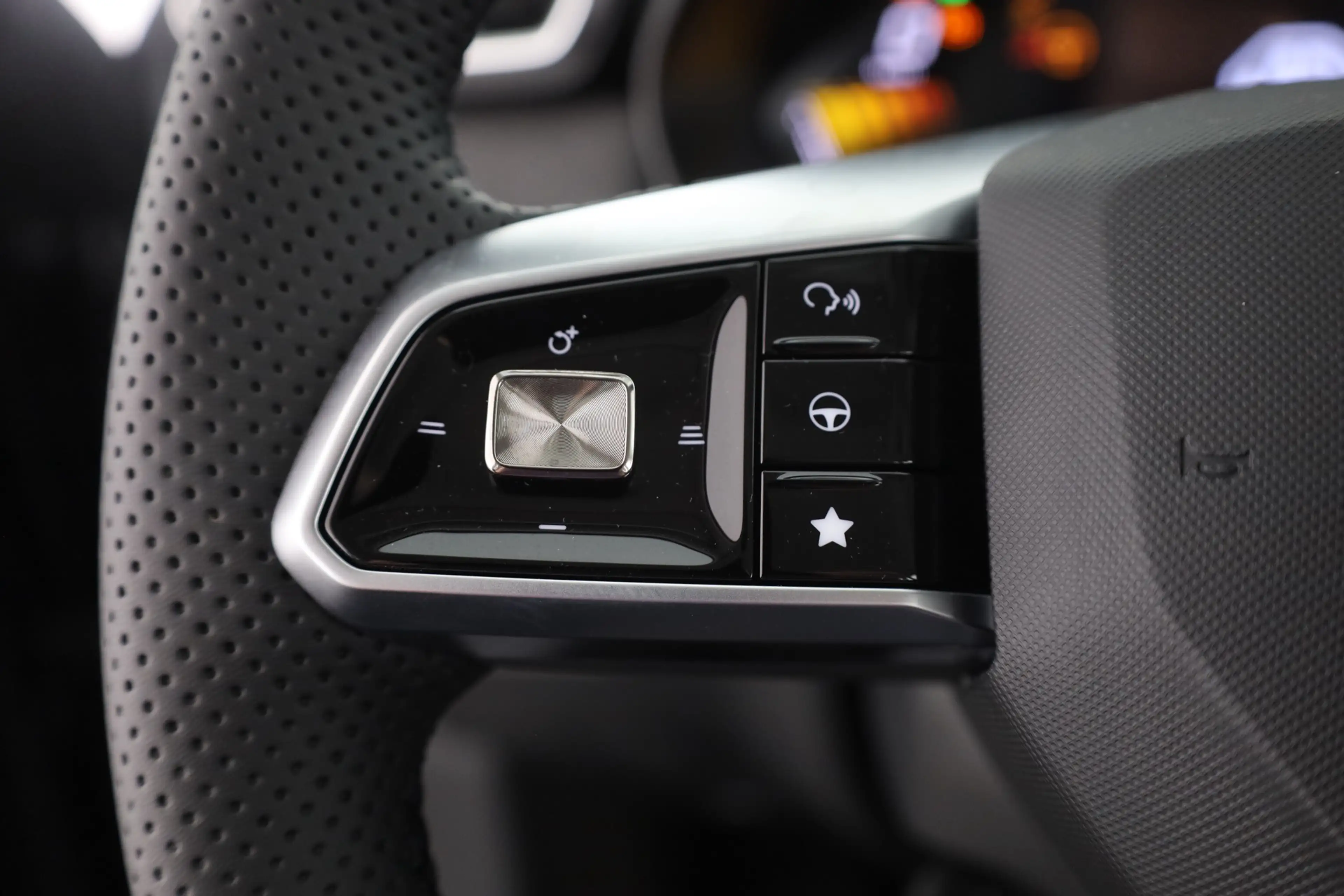 MG ZS 1.5 Hybrid Comfort Aut. LED ACC Navi Kamera — photo 15