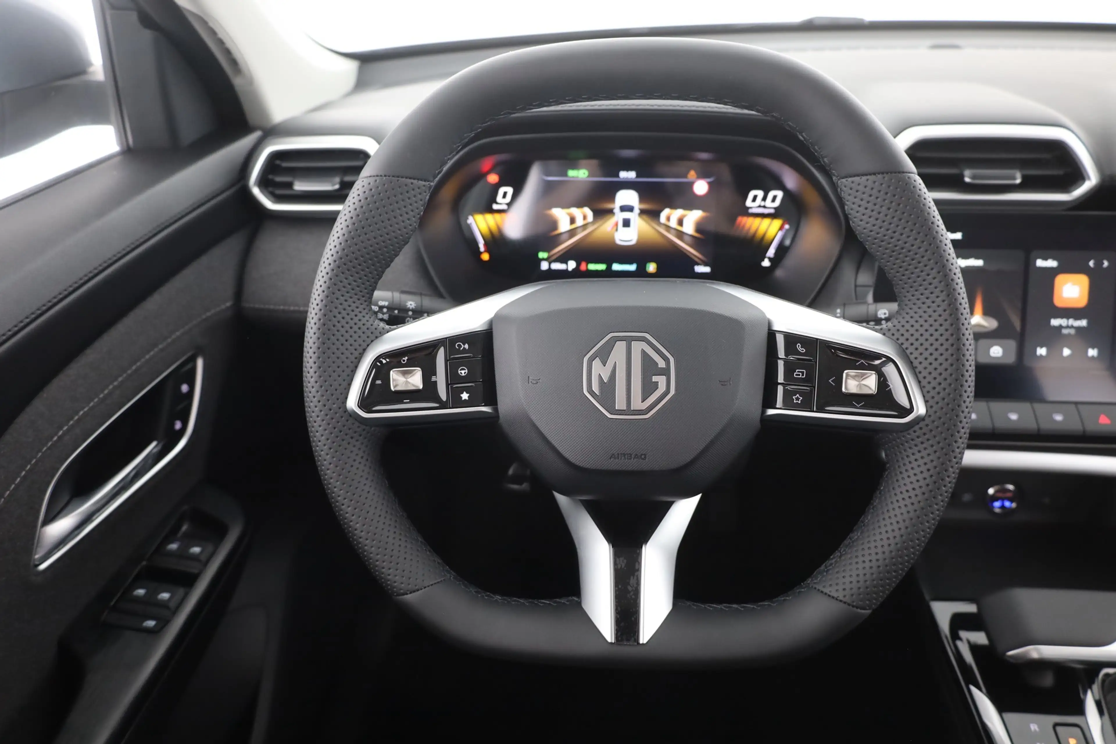 MG ZS 1.5 Hybrid Comfort Aut. LED ACC Navi Kamera — photo 14