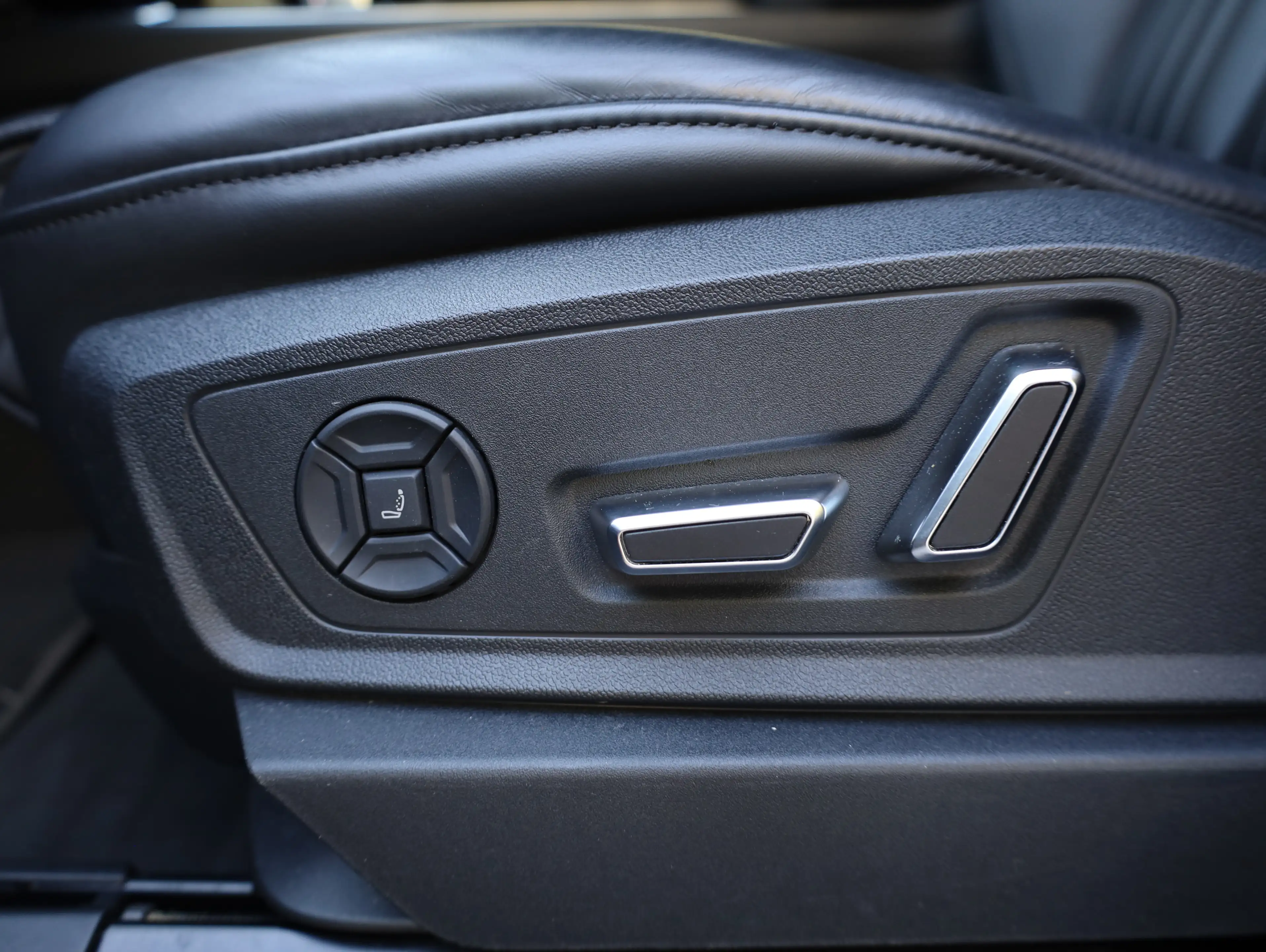 Audi e-tron 55 quattro S-Line*Memory*Luft*AHK*21Alu — photo 18