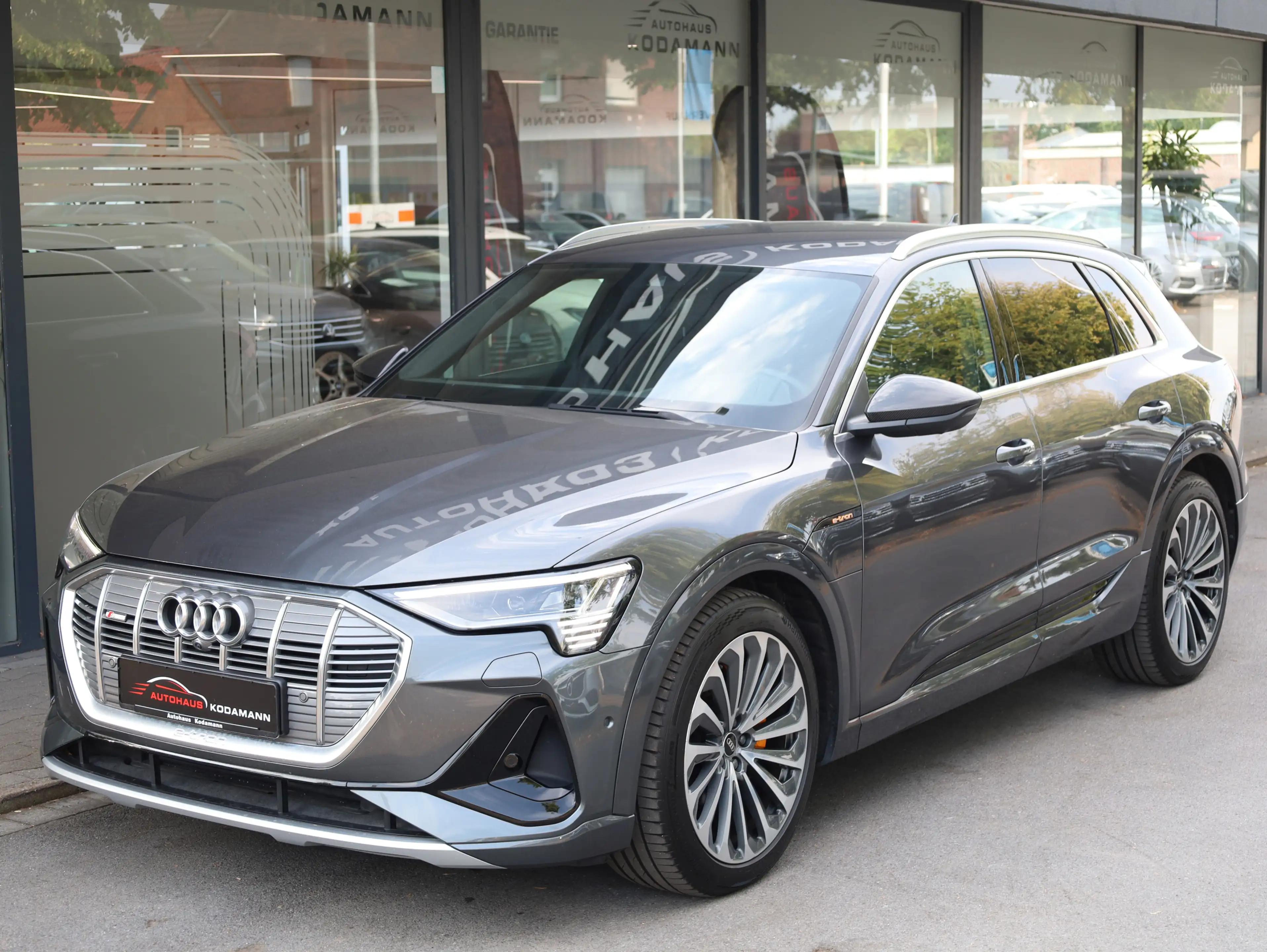 Audi e-tron 55 quattro S-Line*Memory*Luft*AHK*21Alu — photo 7