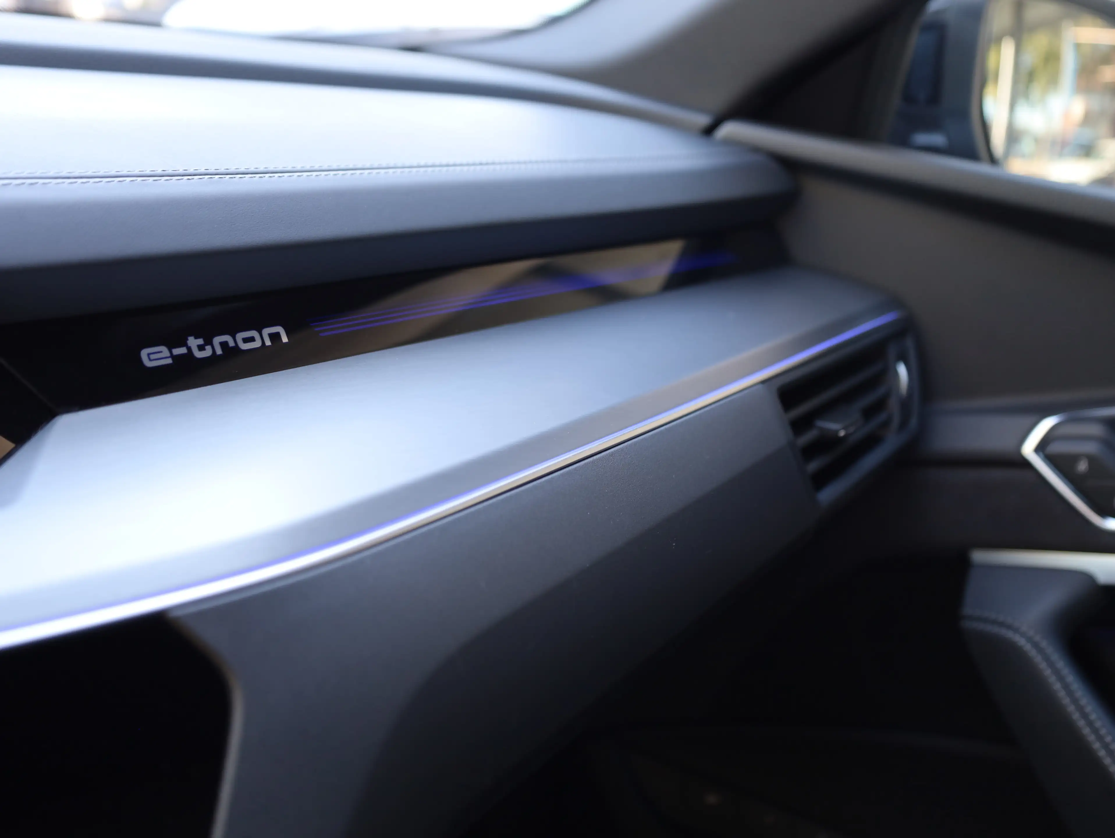 Audi e-tron 55 quattro S-Line*Memory*Luft*AHK*21Alu — photo 25