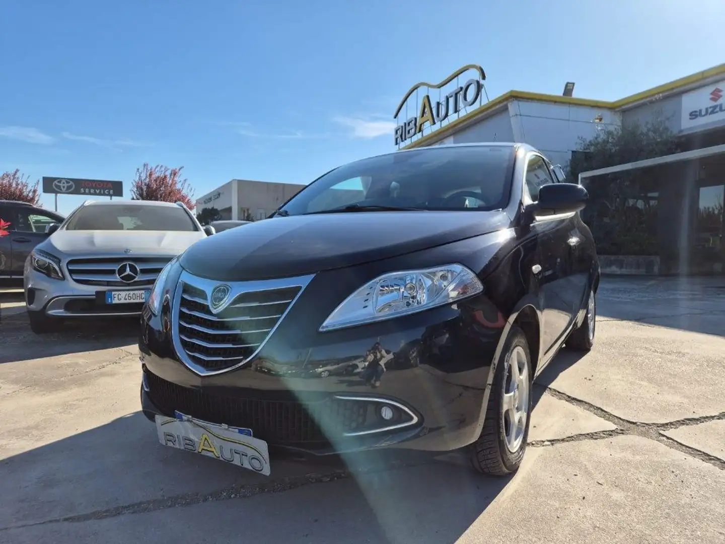 Lancia Ypsilon 1.2 69 CV 5 porte Platinum Negro - 1