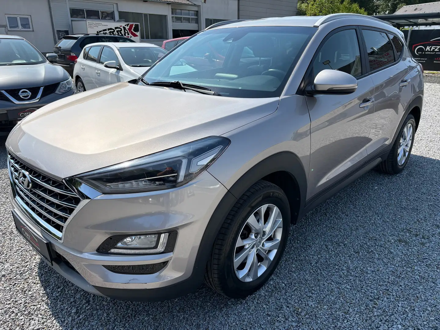 Hyundai TUCSON Tucson CRDI 4WD Aut.*1.BESITZ*TOP ZUTSNAD*AHK Beige - 2