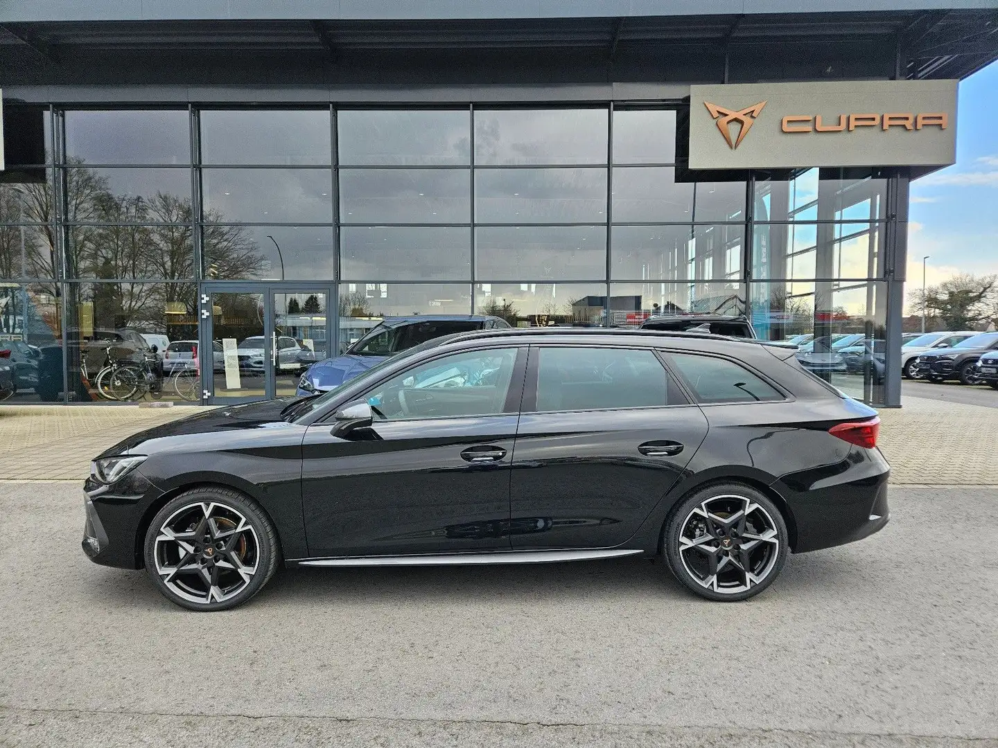 CUPRA Leon Sportstourer 1.5 eTSI DSG*Navi*LED*Sennhei Negro - 1