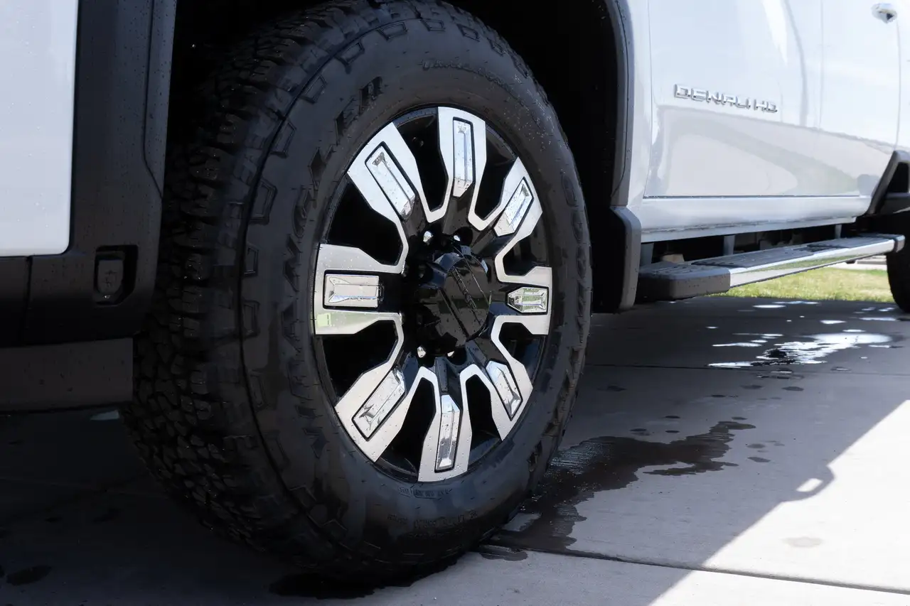 GMC Sierra 3500HD снимка GMC Sierra 3500HD