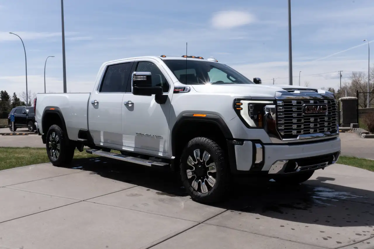GMC Sierra 3500HD снимка GMC Sierra 3500HD