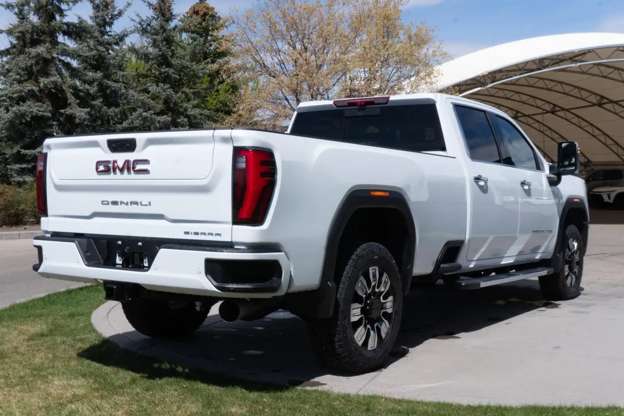 GMC Sierra 3500HD снимка GMC Sierra 3500HD