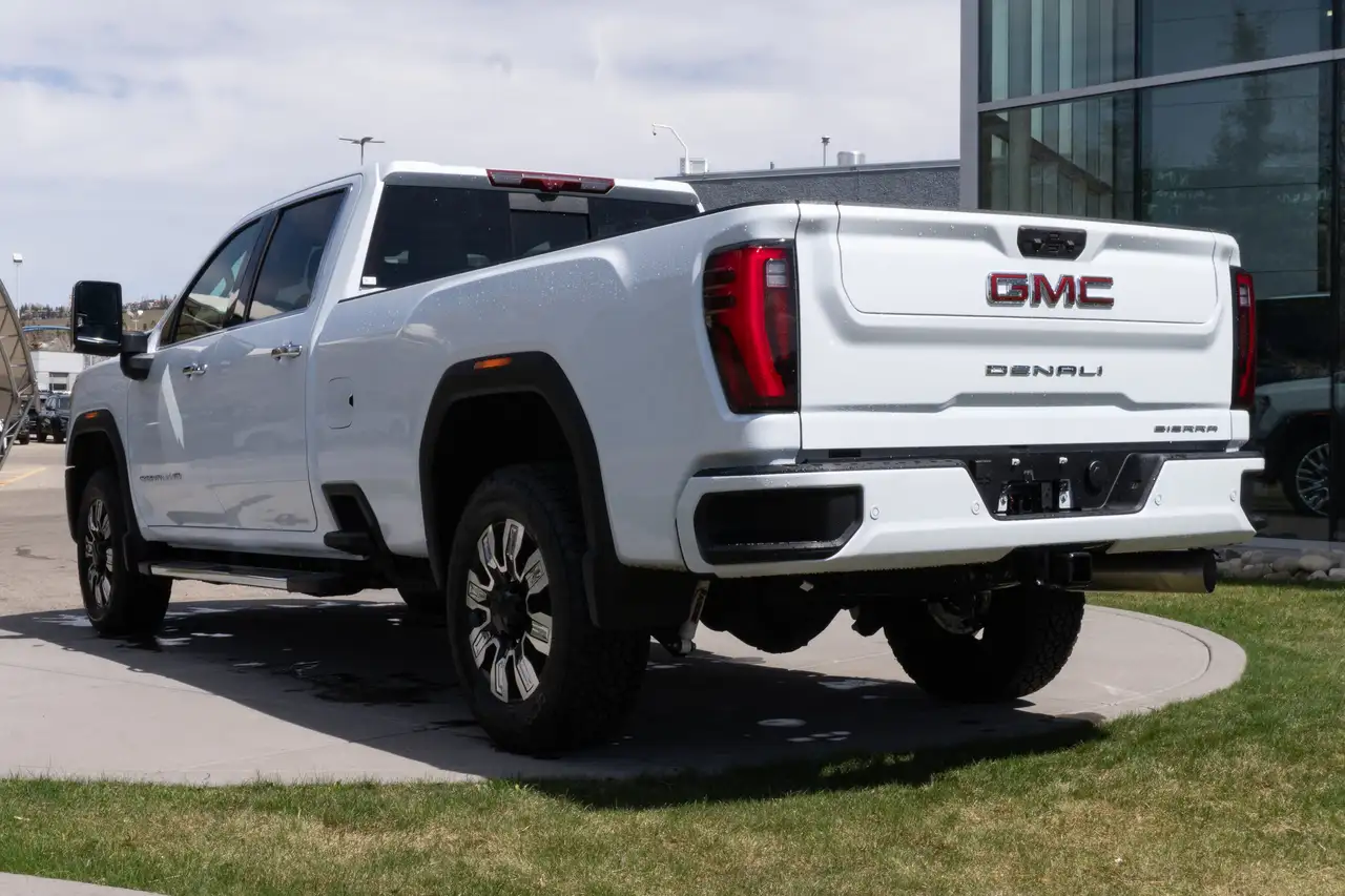 GMC Sierra 3500HD снимка GMC Sierra 3500HD