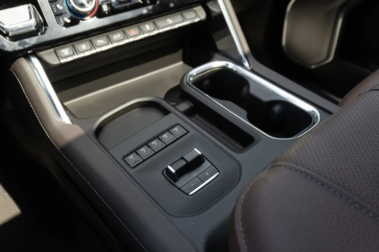 GMC Sierra 3500HD снимка GMC Sierra 3500HD