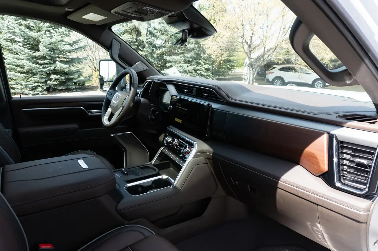 GMC Sierra 3500HD снимка GMC Sierra 3500HD