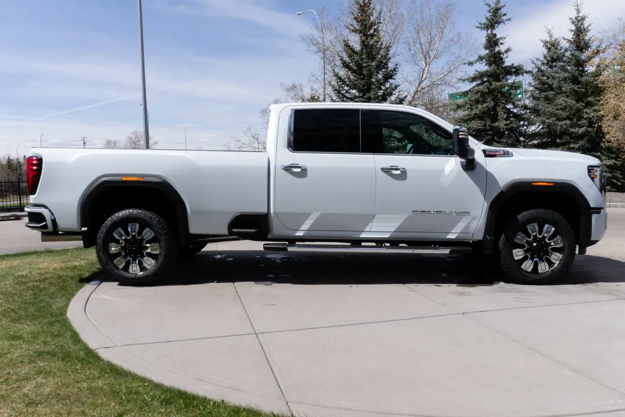 GMC Sierra 3500HD снимка GMC Sierra 3500HD