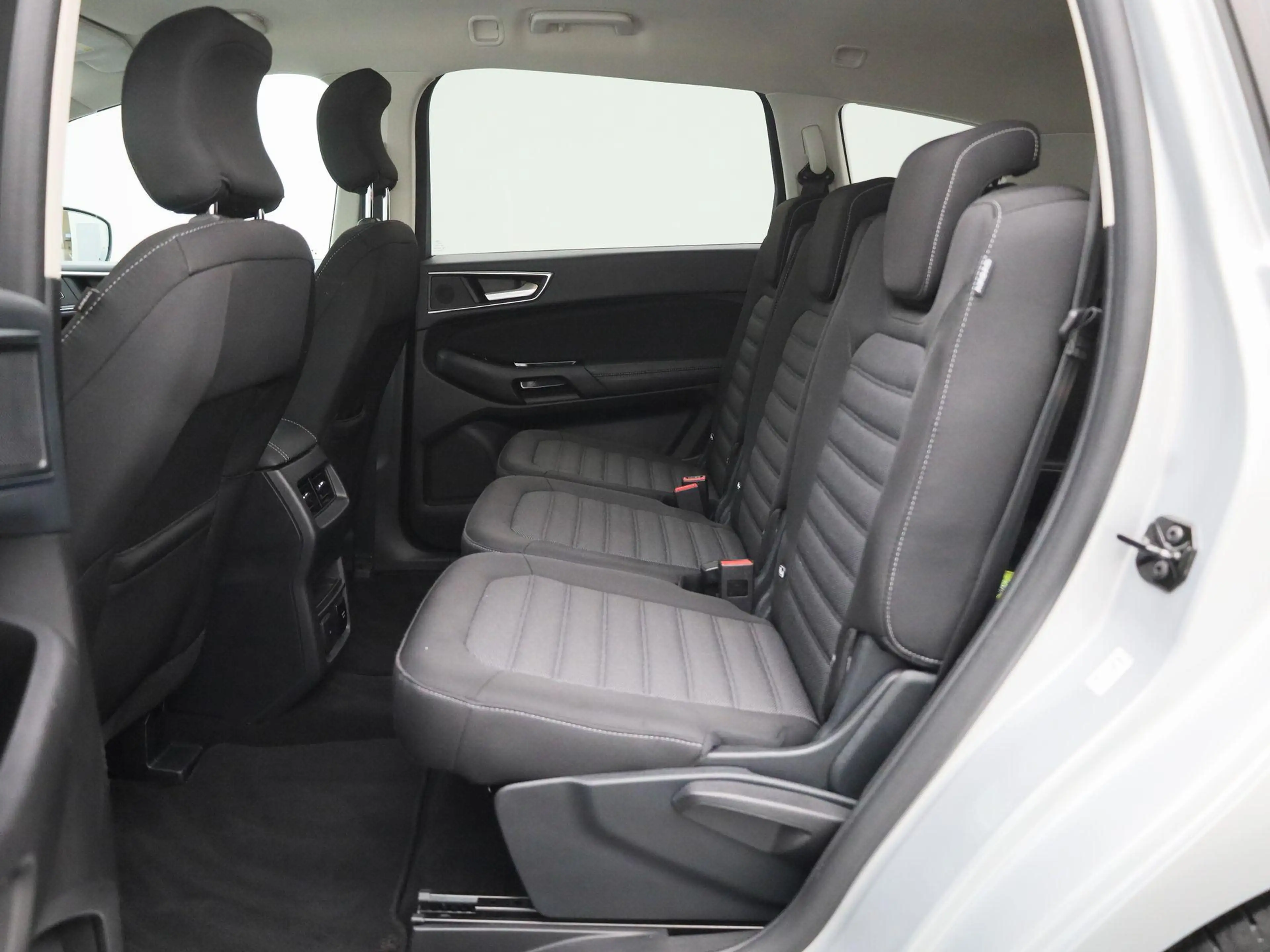 Ford S-Max 2.5 Duratec FHEV Titanium — photo 12