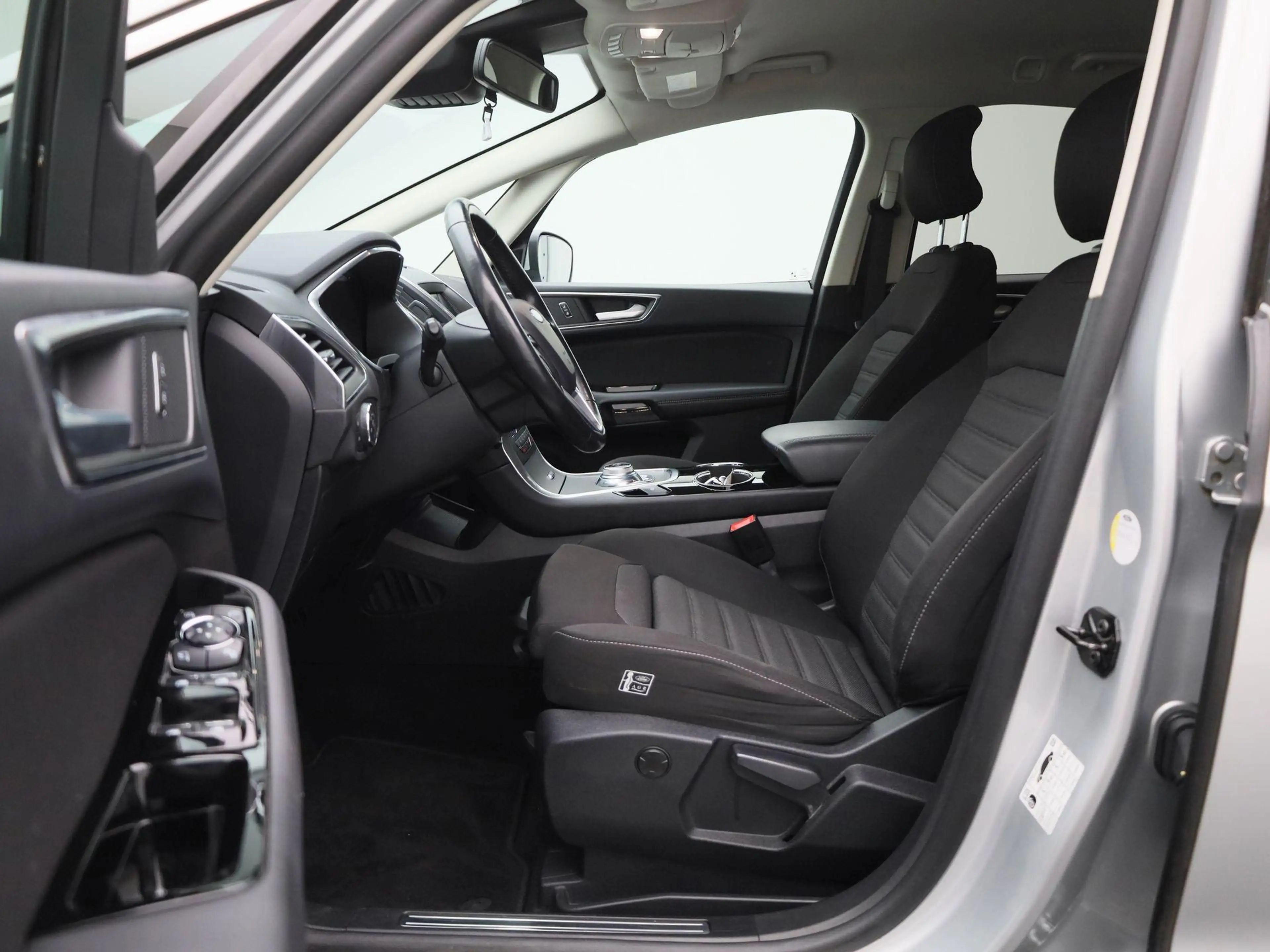 Ford S-Max 2.5 Duratec FHEV Titanium — photo 11