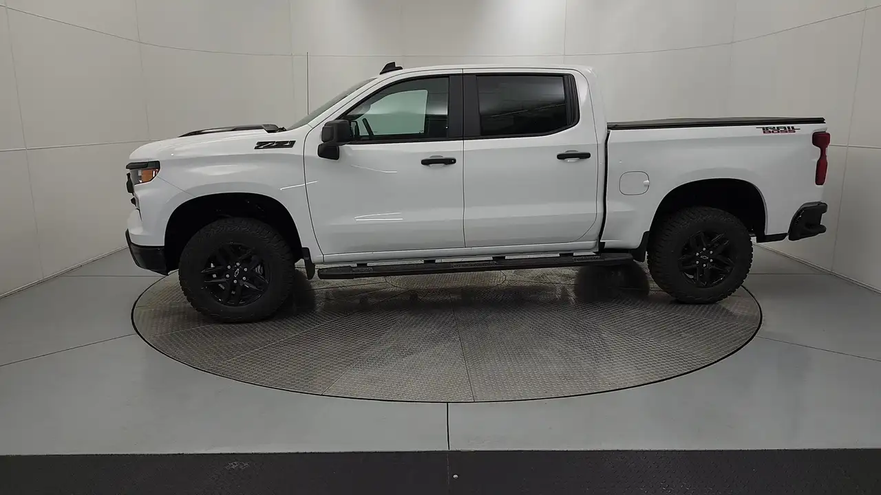 Chevrolet Silverado 1500 снимка Chevrolet Silverado 1500