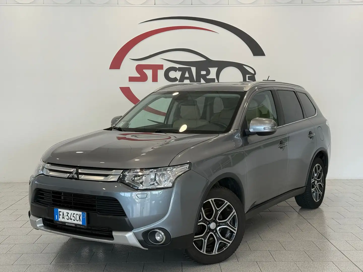 Mitsubishi Outlander 2.2 di-d cleartec Instyle 4wd 7posti Argento - 1