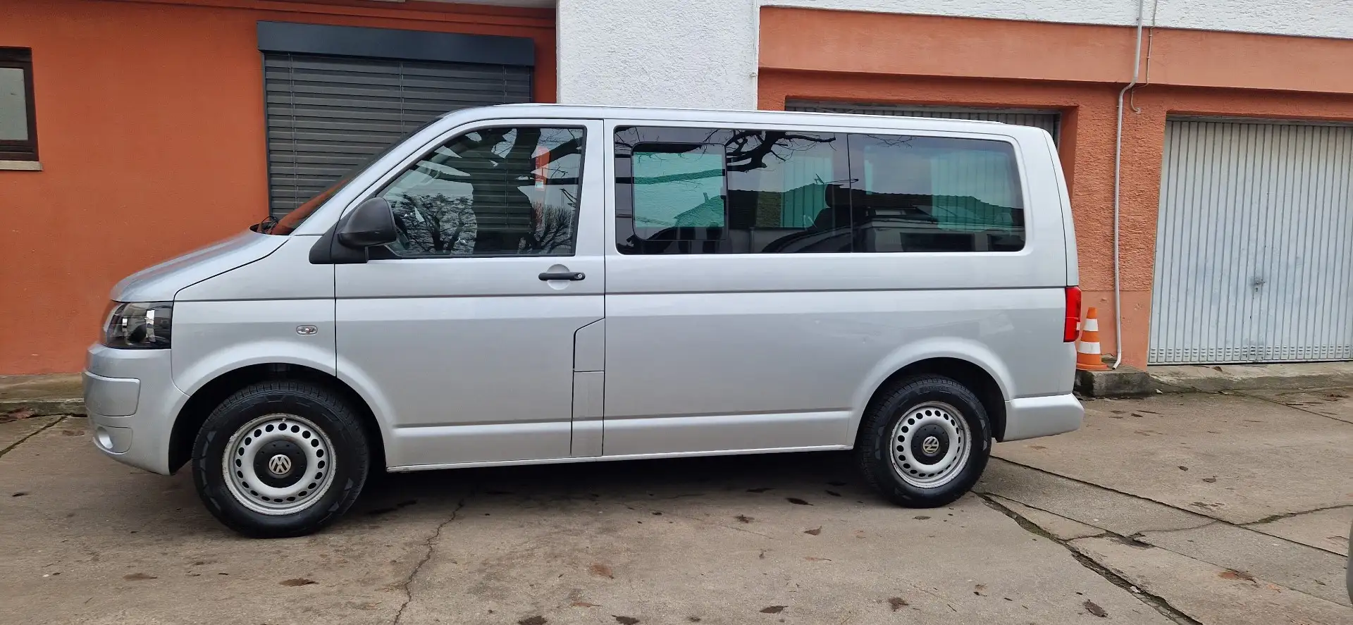 Volkswagen T5 Multivan Multivan Startline nur 120.000Km 1Hand Silber - 1