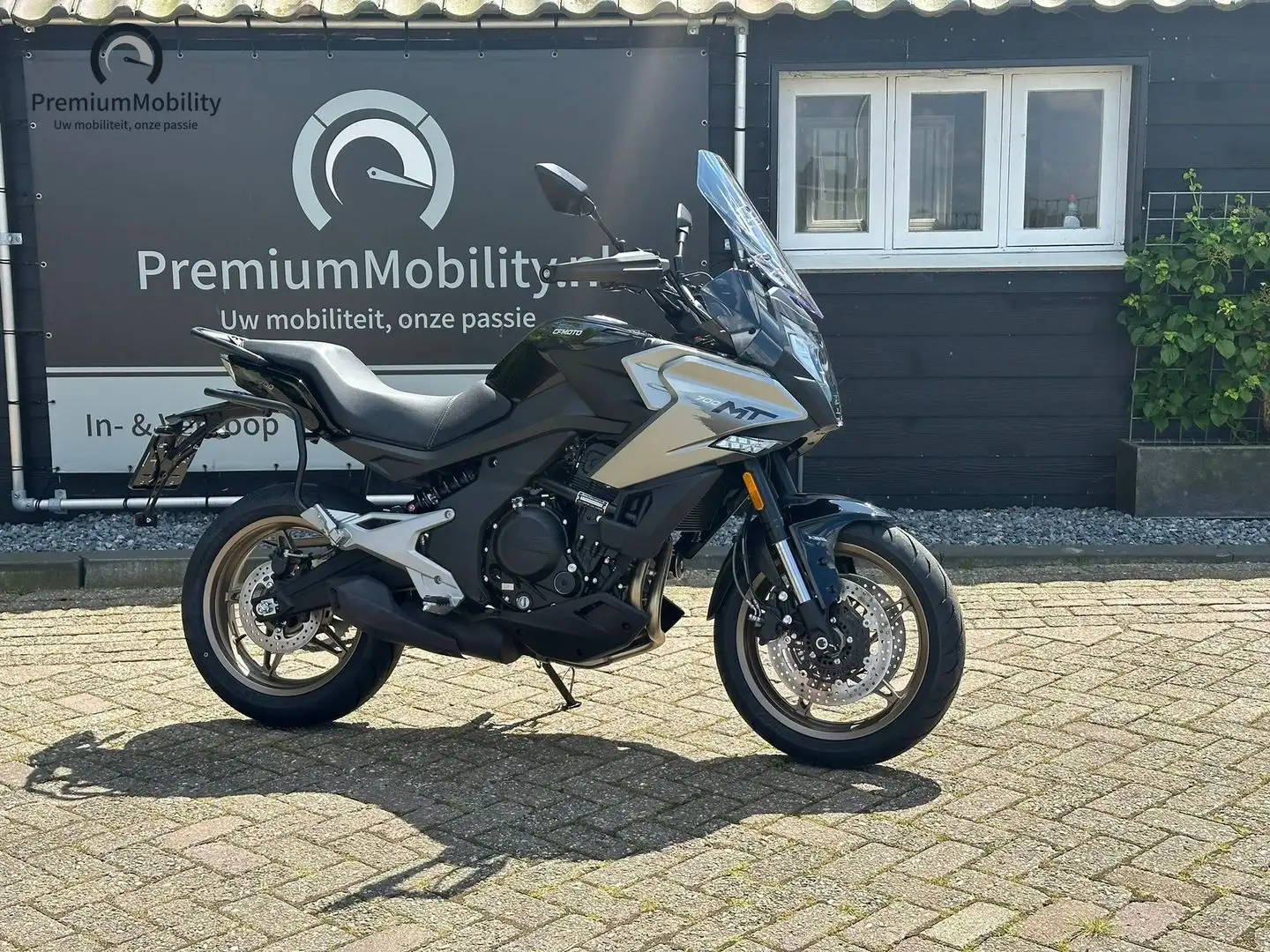 CFMOTO 700 MT Black - 1