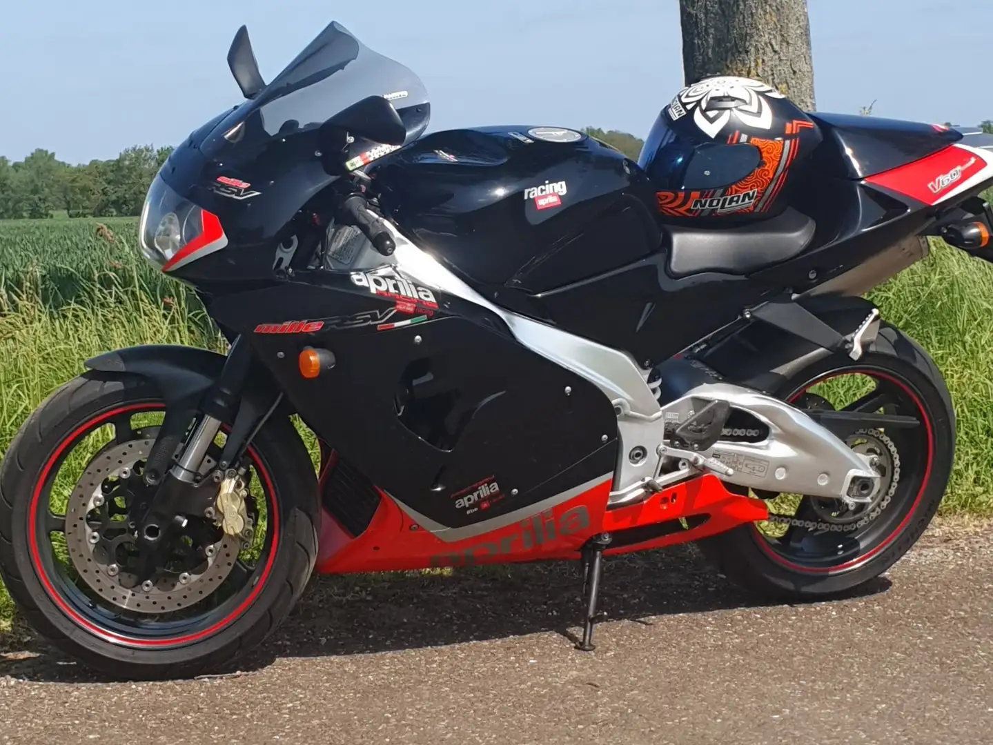 Aprilia RSV Mille Чорний - 2
