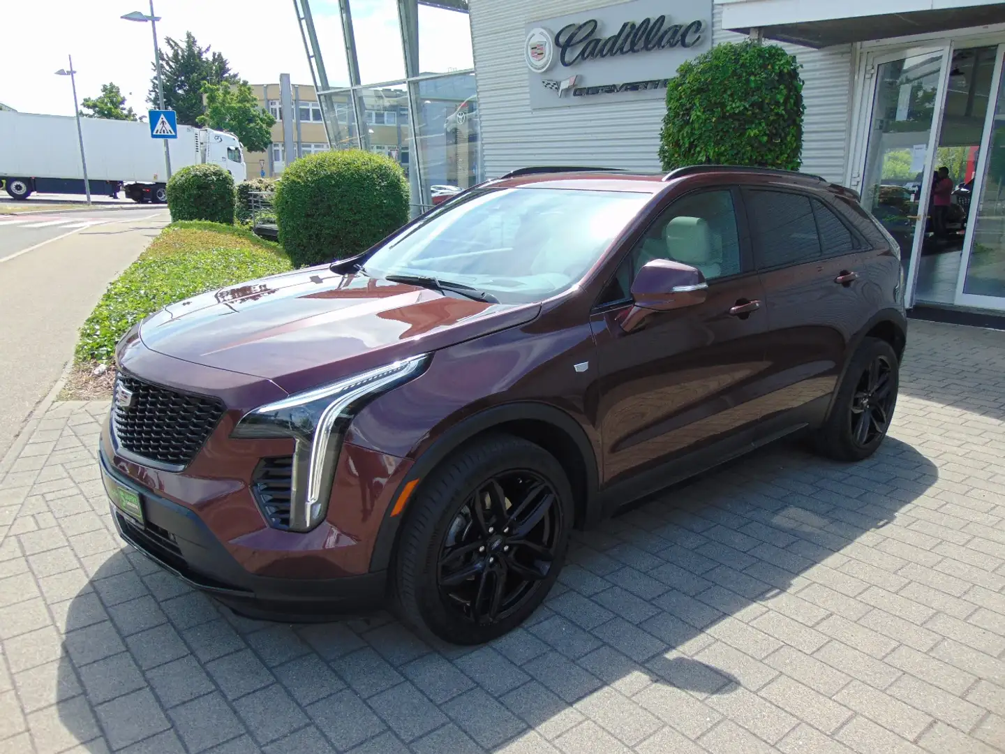 Cadillac XT4 350T Sport 2,0 Turbo Panoramadach AHK Rojo - 2