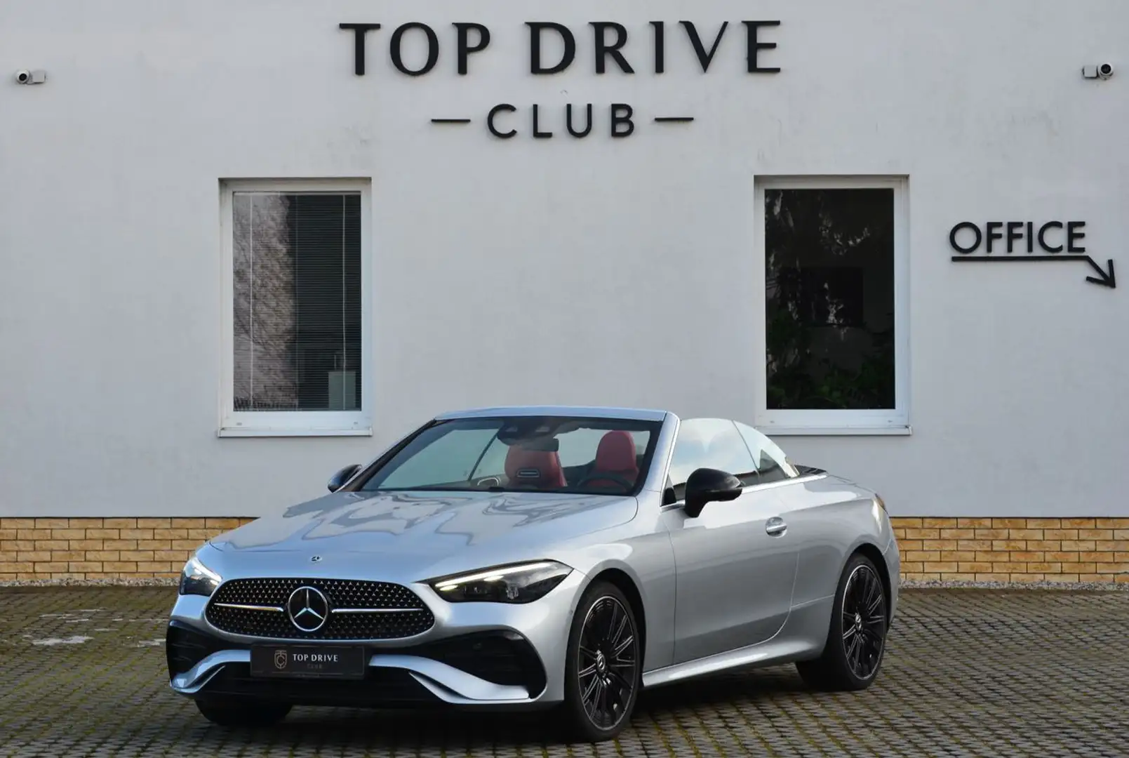 Mercedes-Benz CLE 450 4MATIC*AMG*HUD*Burmester*Matrix Stříbrná - 2