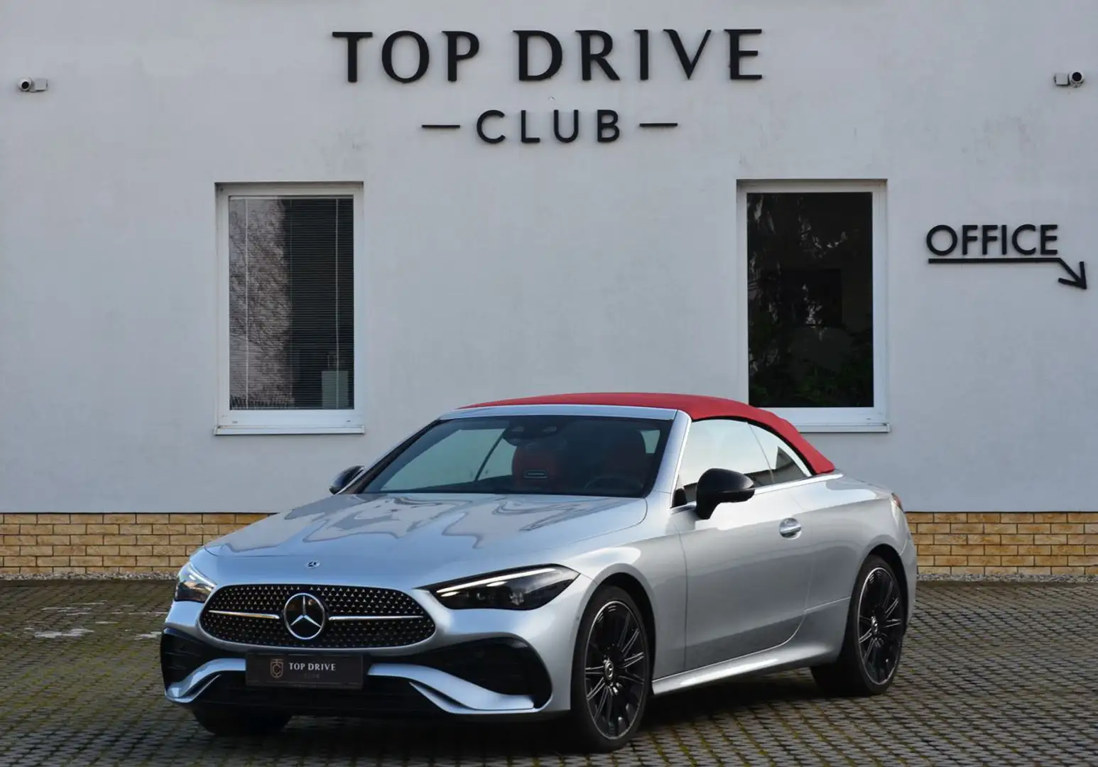 Mercedes-Benz CLE 450 4MATIC*AMG*HUD*Burmester*Matrix Stříbrná - 1