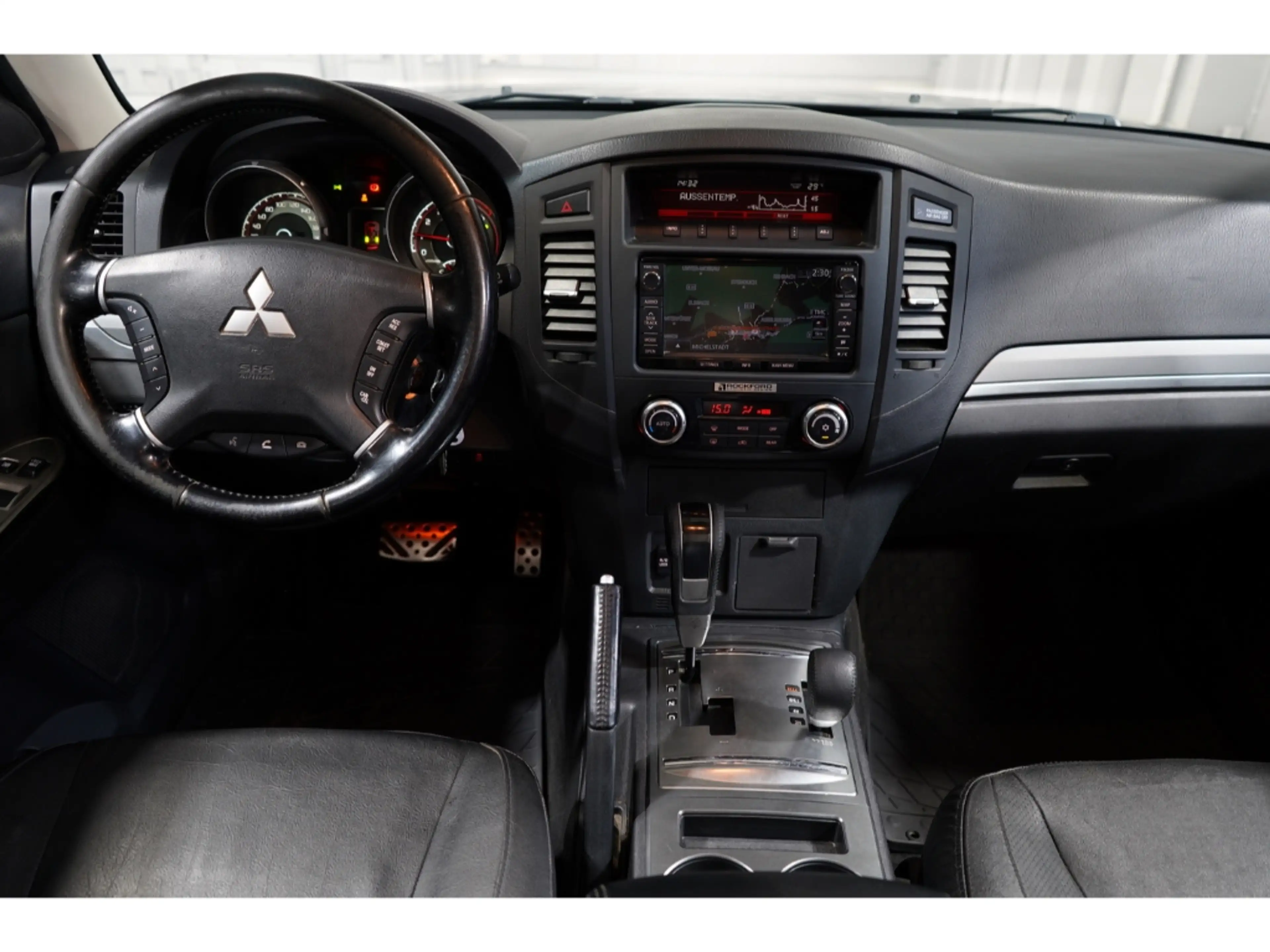 Mitsubishi Pajero 30 3.2 DI-D Edition 7-Sitzer Xenon 7-Sitzer — photo 6