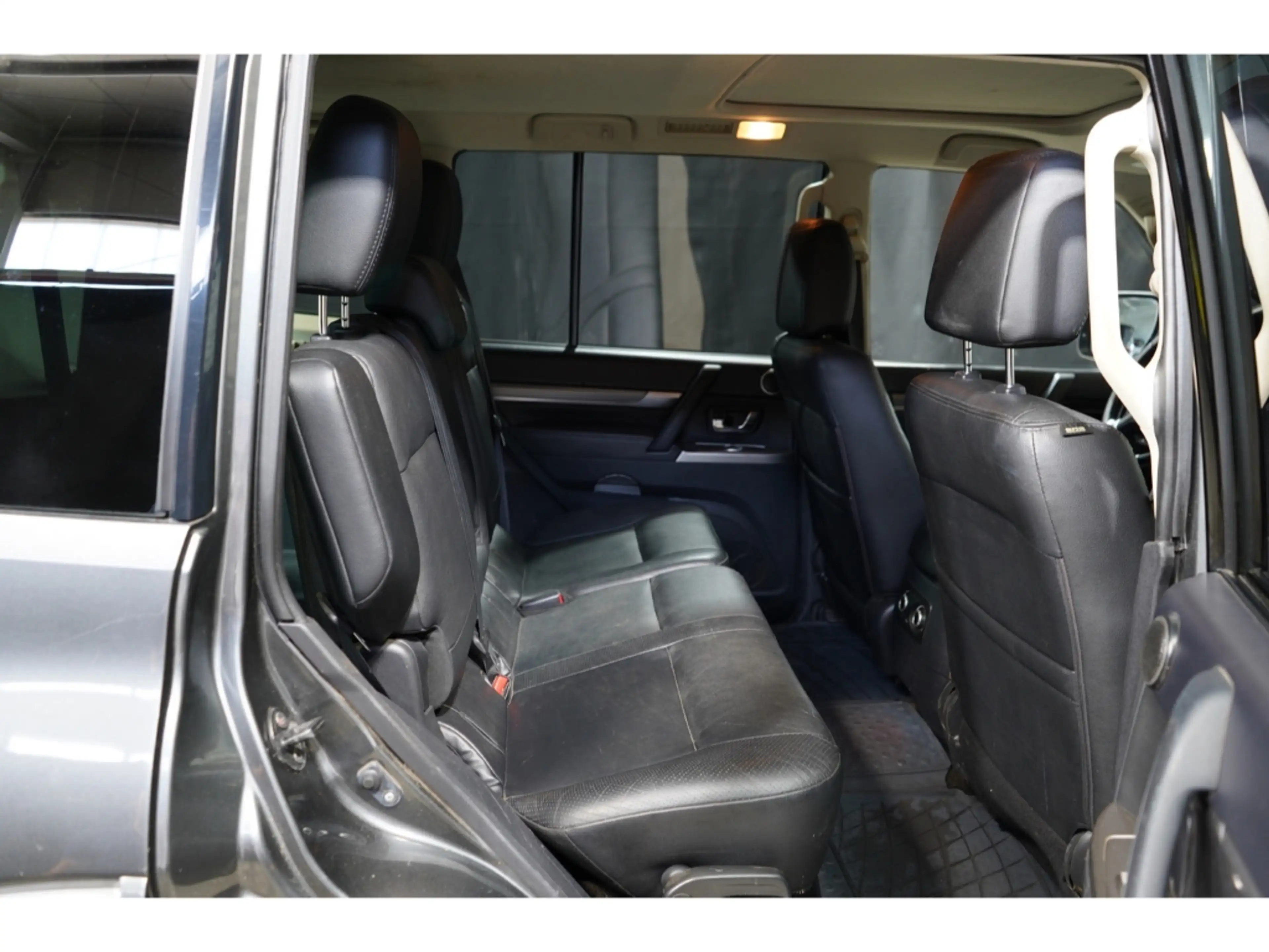 Mitsubishi Pajero 30 3.2 DI-D Edition 7-Sitzer Xenon 7-Sitzer — photo 10