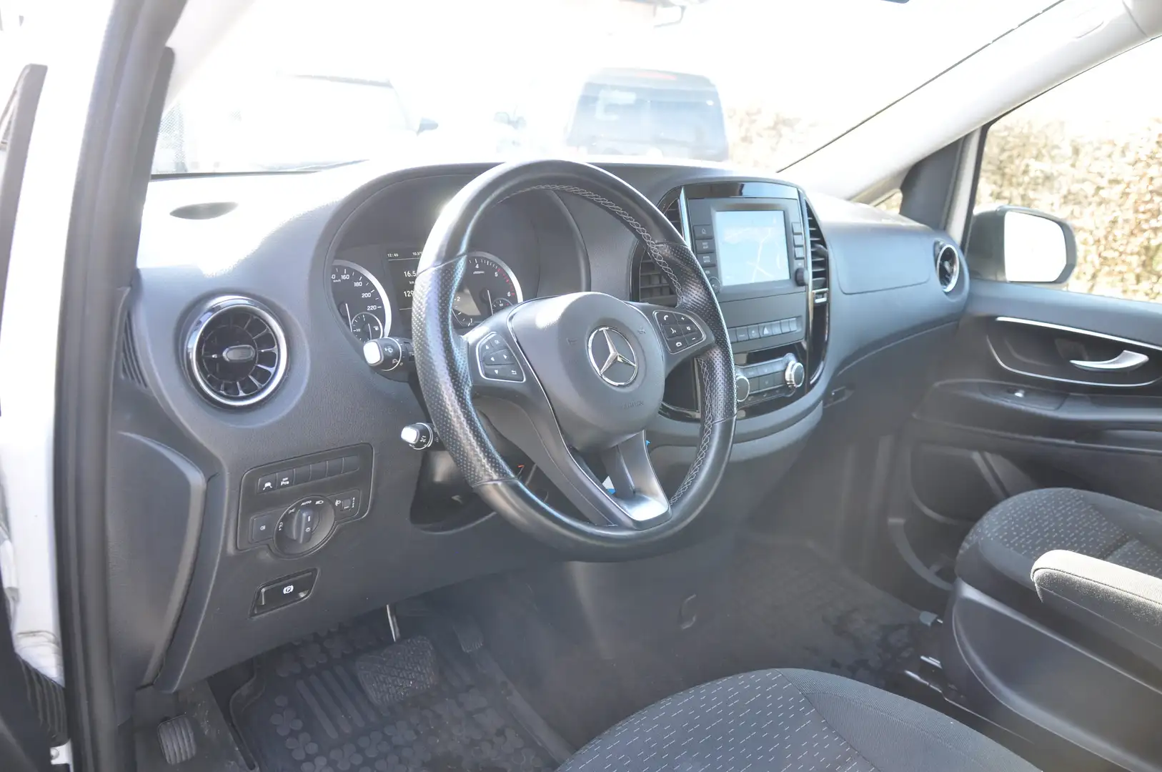 Mercedes-Benz Vito Vito Tourer Pro 119 CDI lang Aut. Tourer Pro Weiß - 2