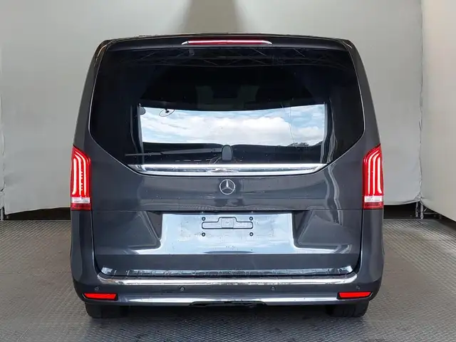 Mercedes-Benz V-Class view 6