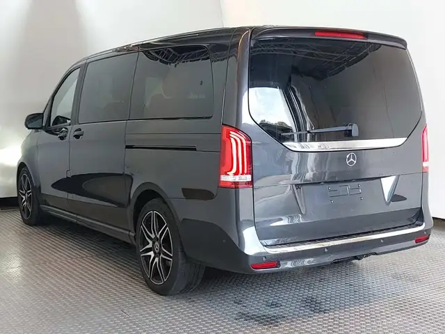 Mercedes-Benz V-Class view 4