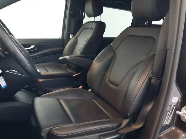 Mercedes-Benz V-Class view 8