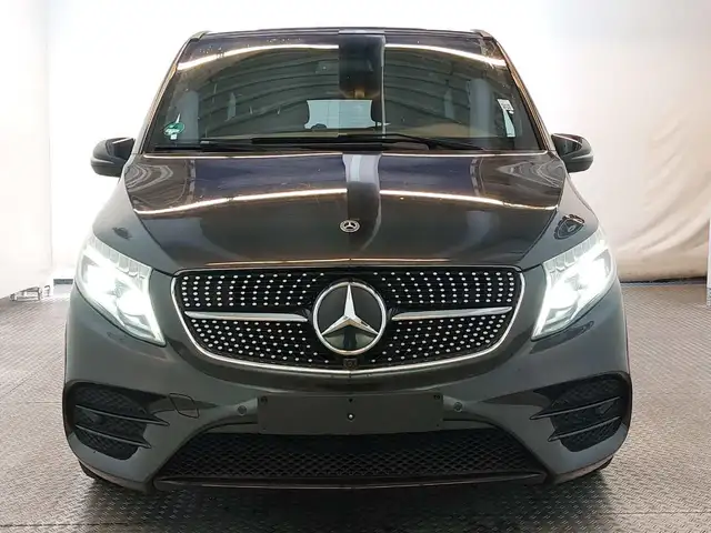 Mercedes-Benz V-Class view 2