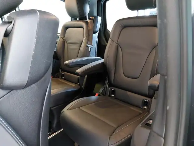 Mercedes-Benz V-Class view 14
