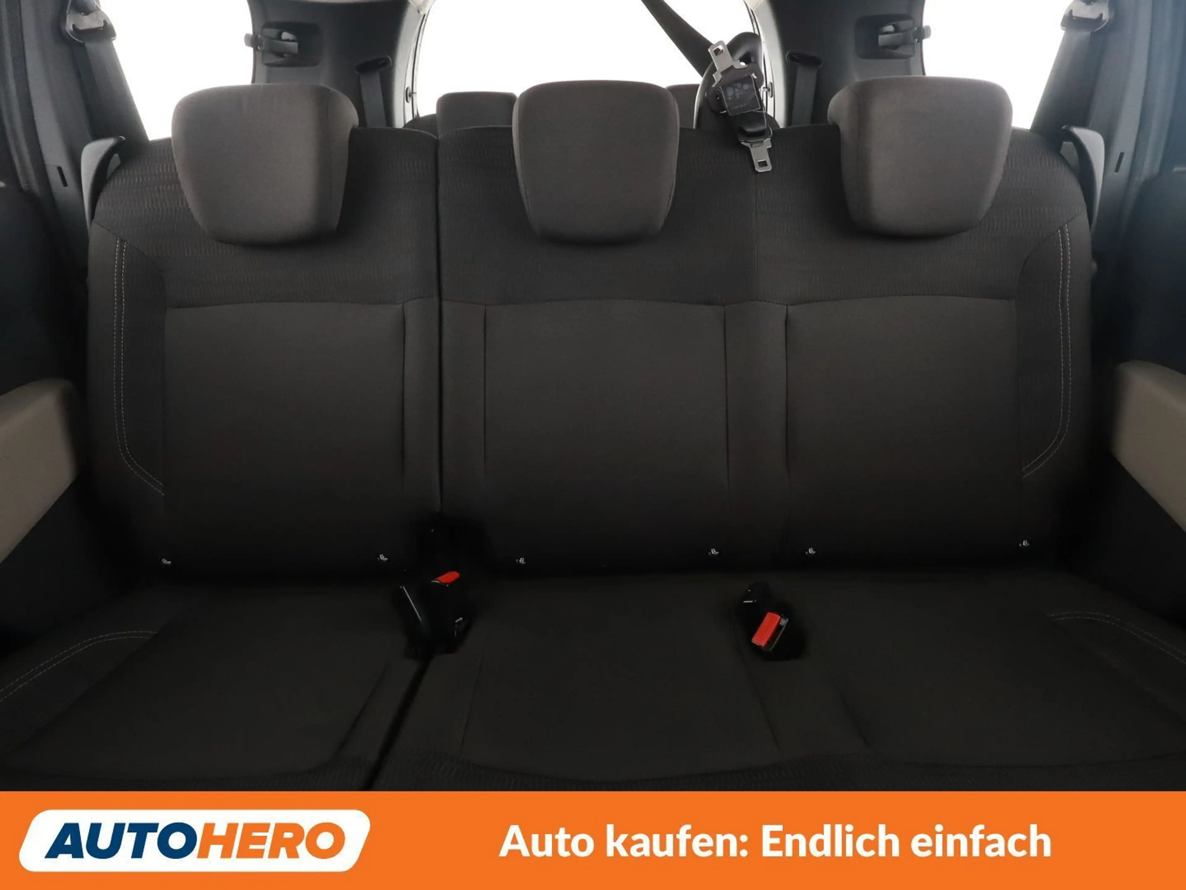 Dacia Lodgy 1.6 SCe Laureate — photo 15