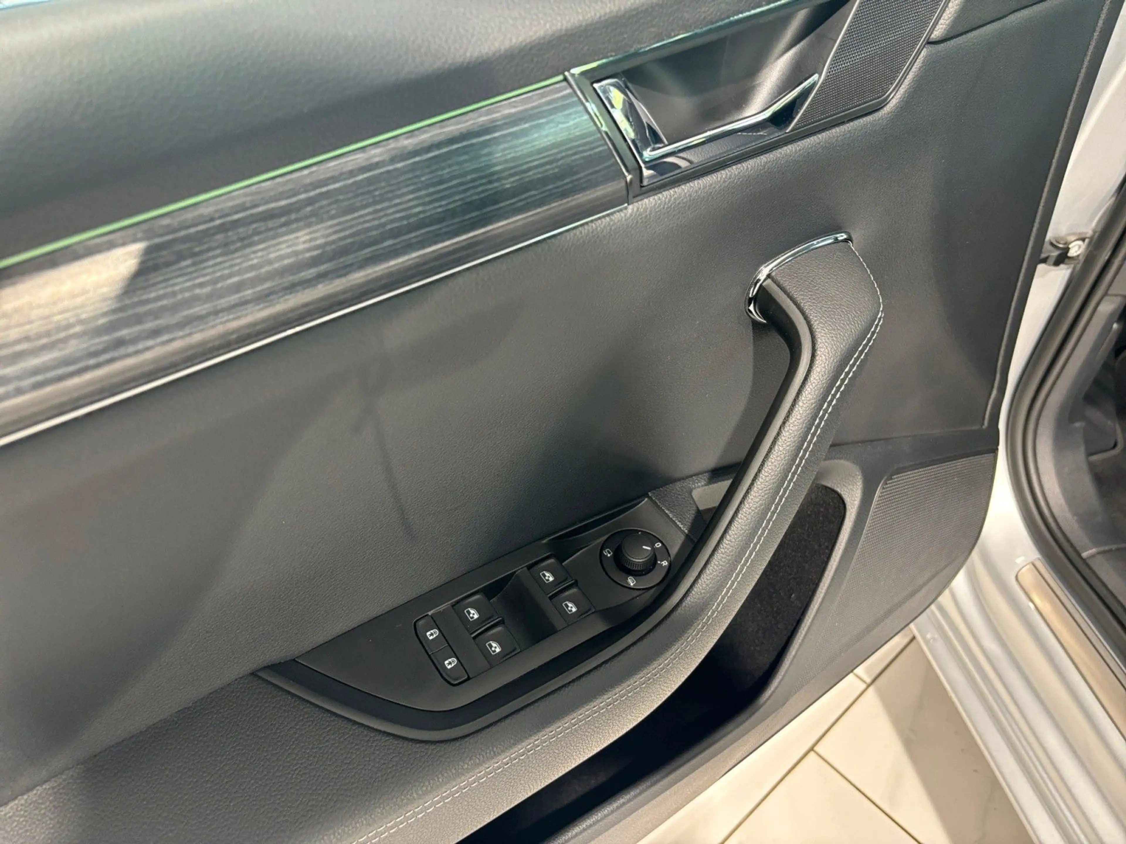 Skoda Superb Lim. Style 1.5TSI DSG LED SHZ KESSY PARK — photo 12