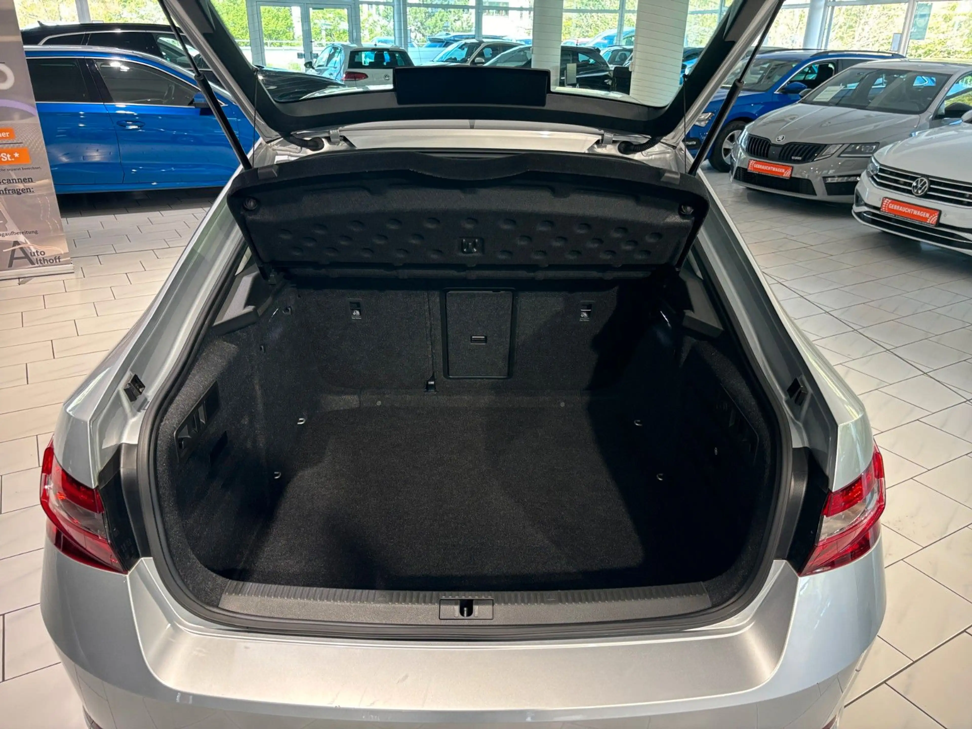 Skoda Superb Lim. Style 1.5TSI DSG LED SHZ KESSY PARK — photo 9
