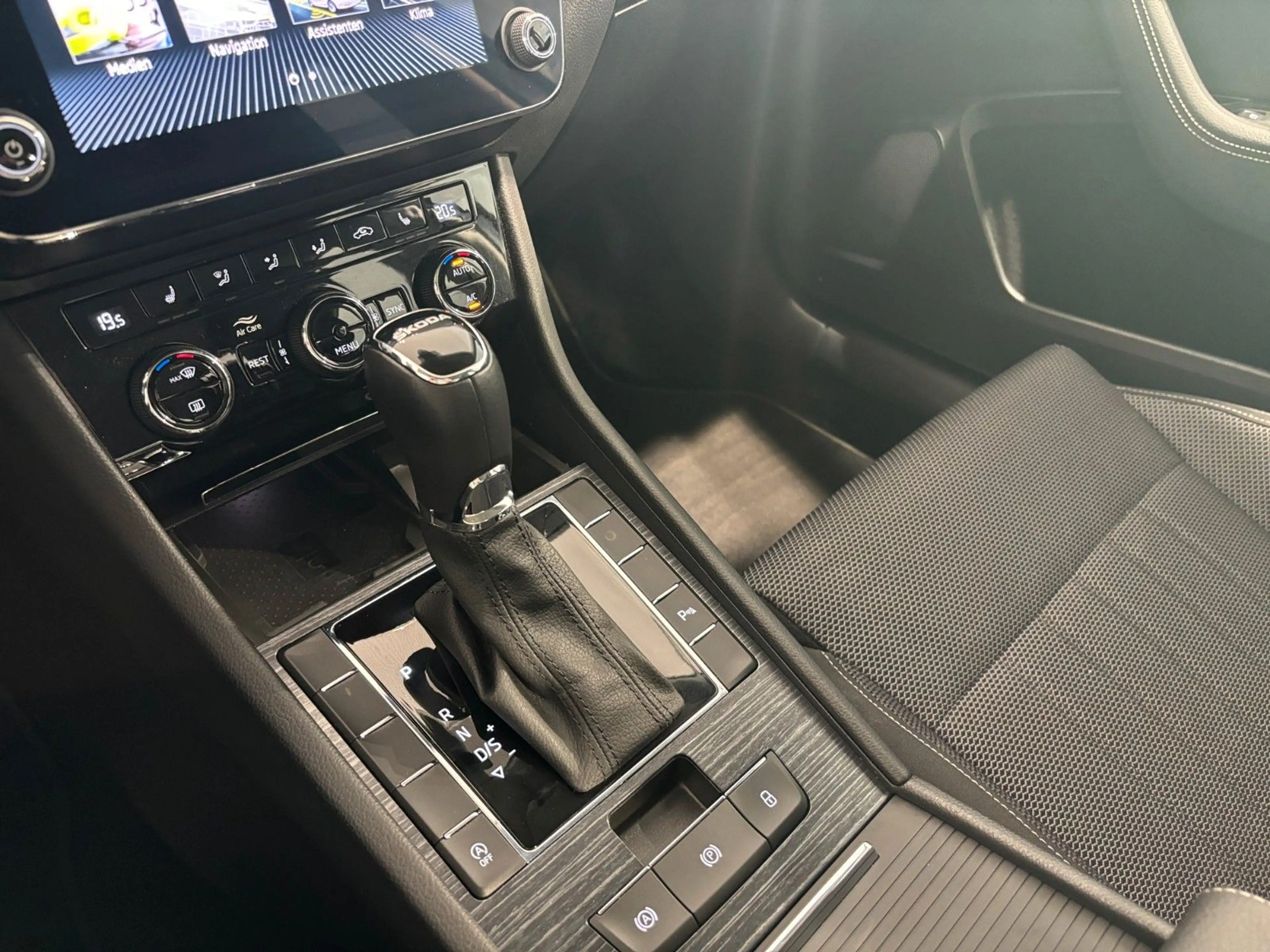 Skoda Superb Lim. Style 1.5TSI DSG LED SHZ KESSY PARK — photo 14