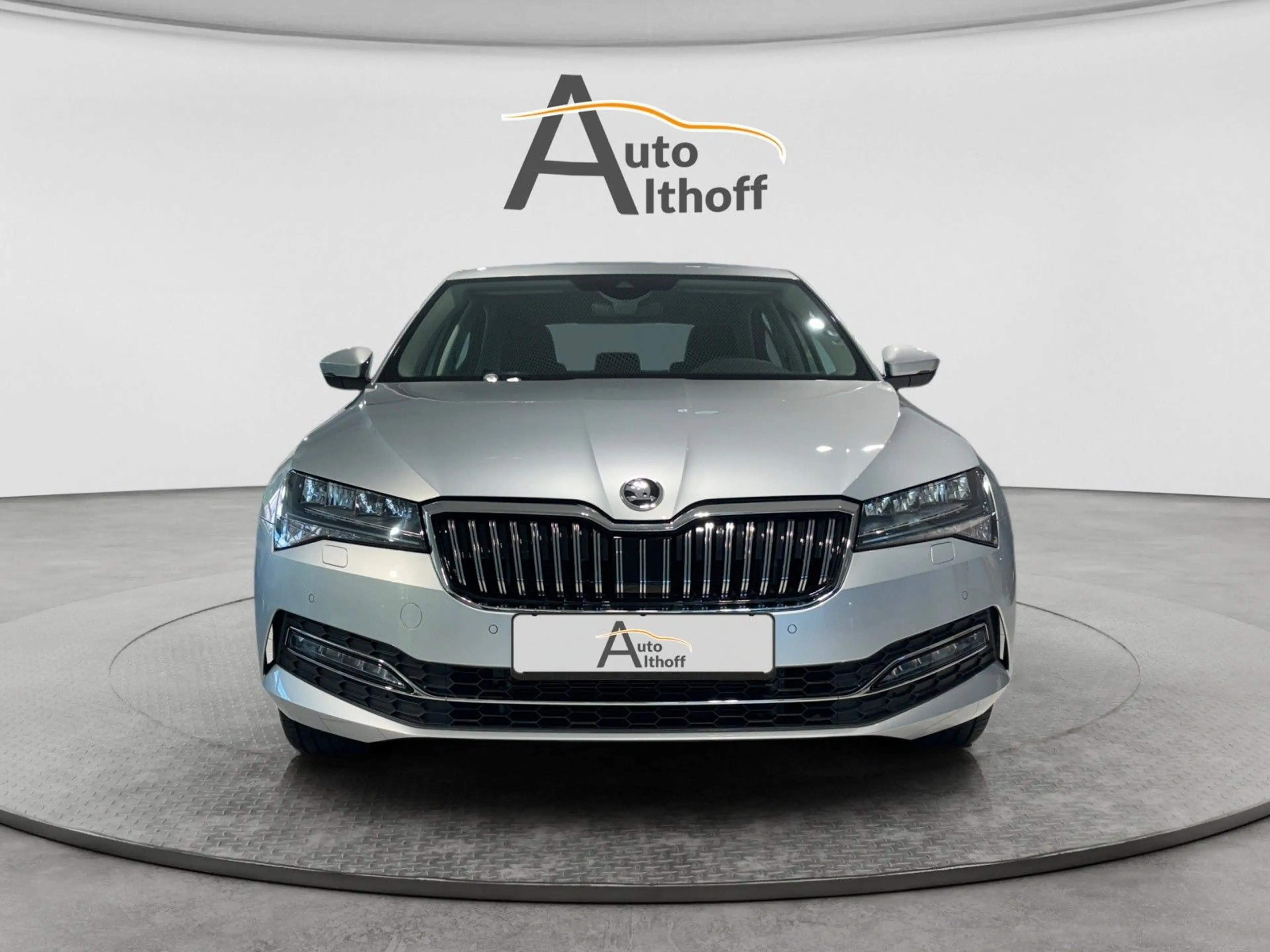 Skoda Superb Lim. Style 1.5TSI DSG LED SHZ KESSY PARK — photo 2