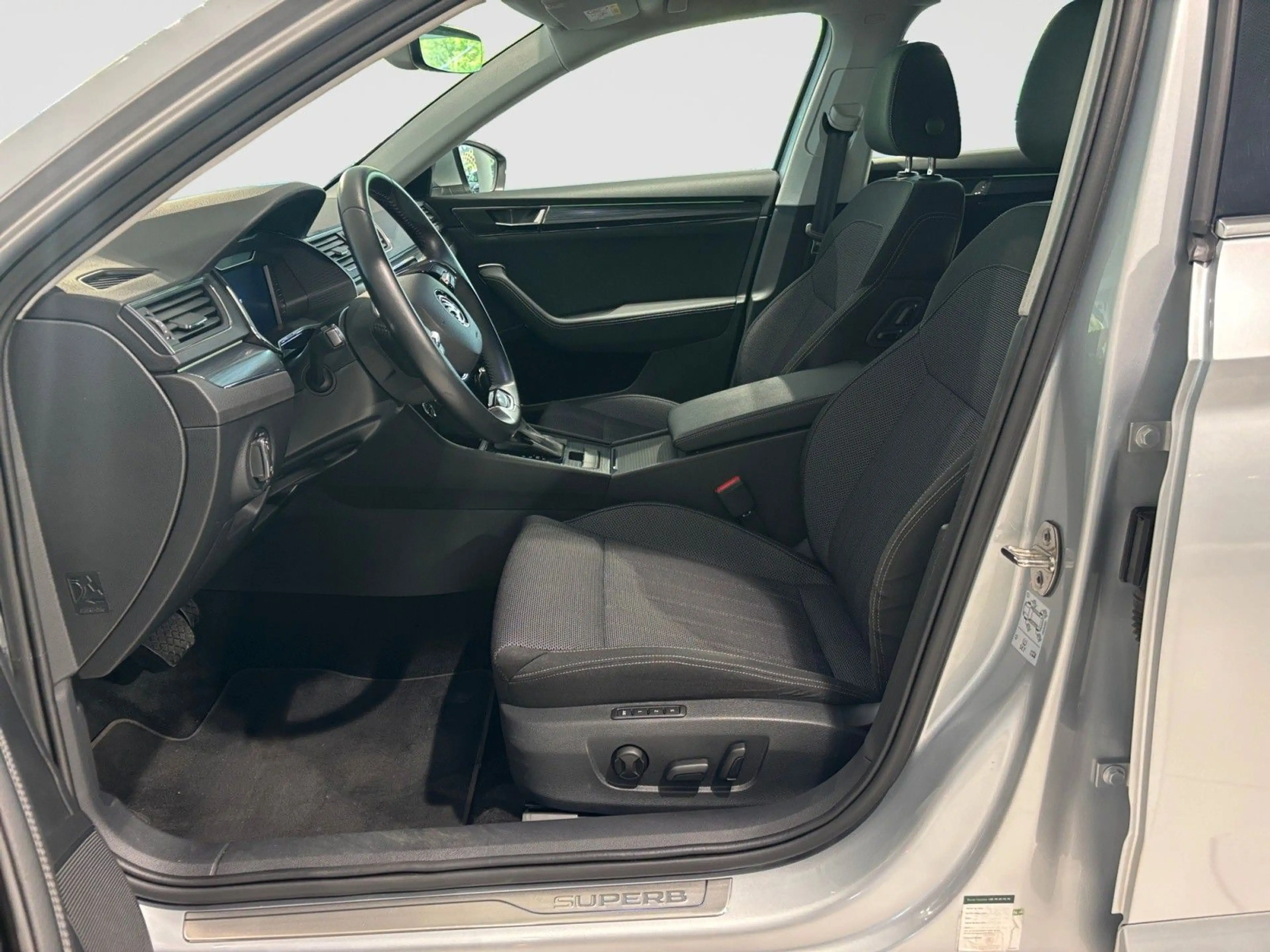 Skoda Superb Lim. Style 1.5TSI DSG LED SHZ KESSY PARK — photo 7