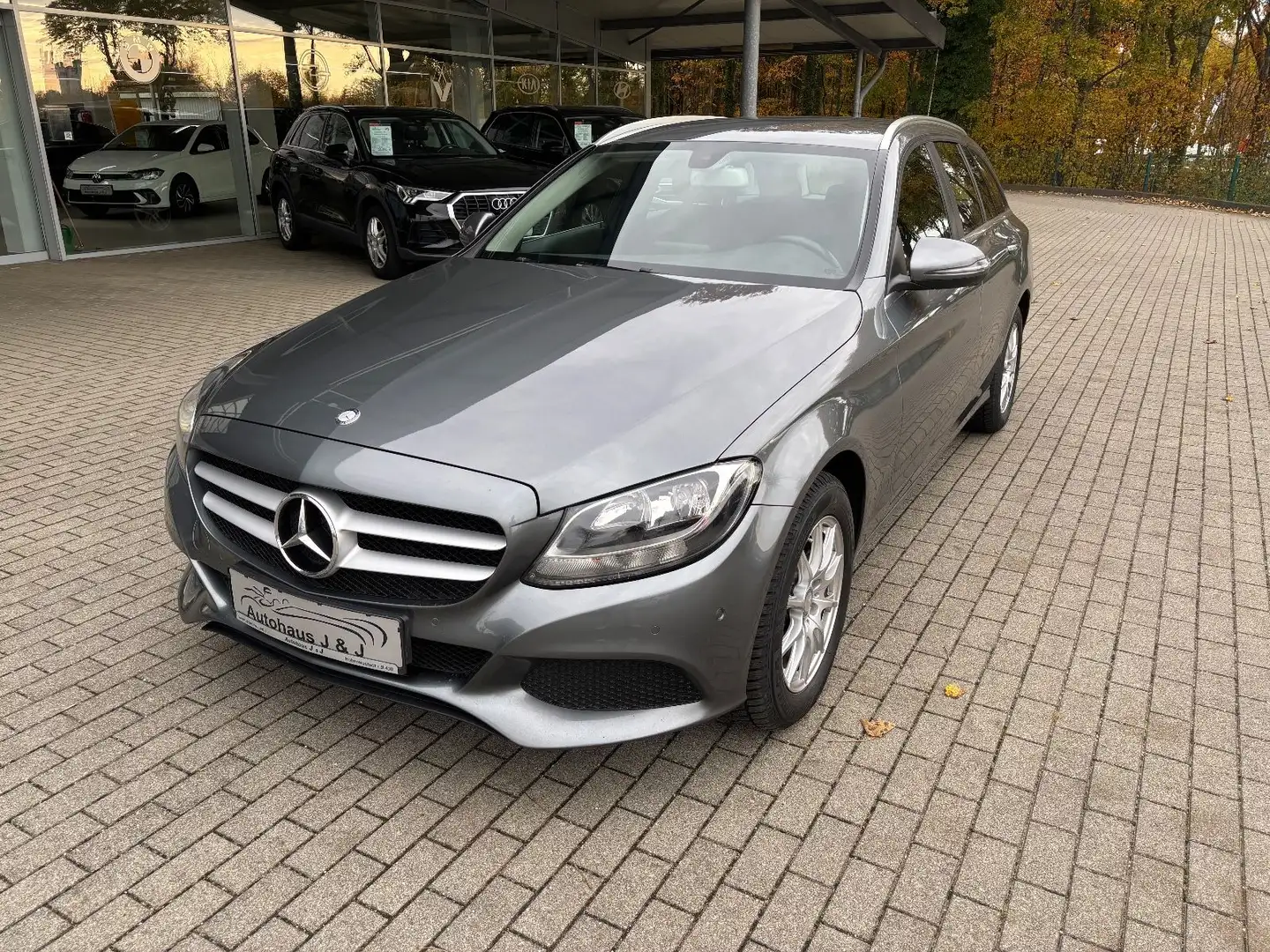 Mercedes-Benz C 220 d LED/Navi/SHZ/Bluetooth/Tempomat Grau - 1