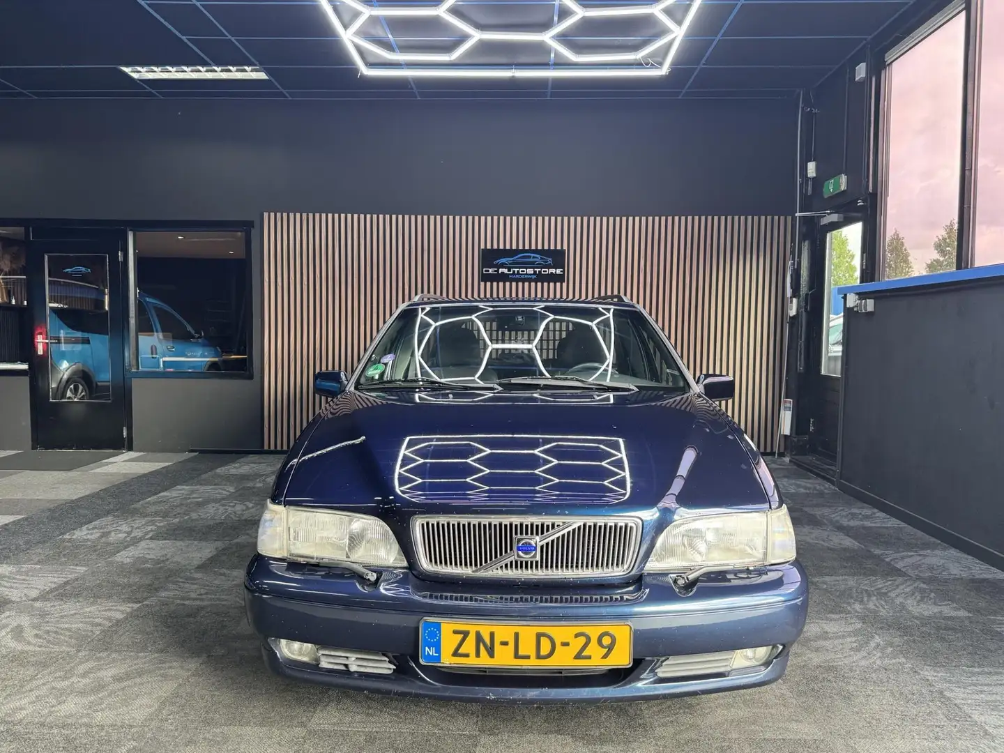 Volvo V70 2.4 Comfort Airco Cruise Trekhaak Compleet Volvo o Albastru - 2