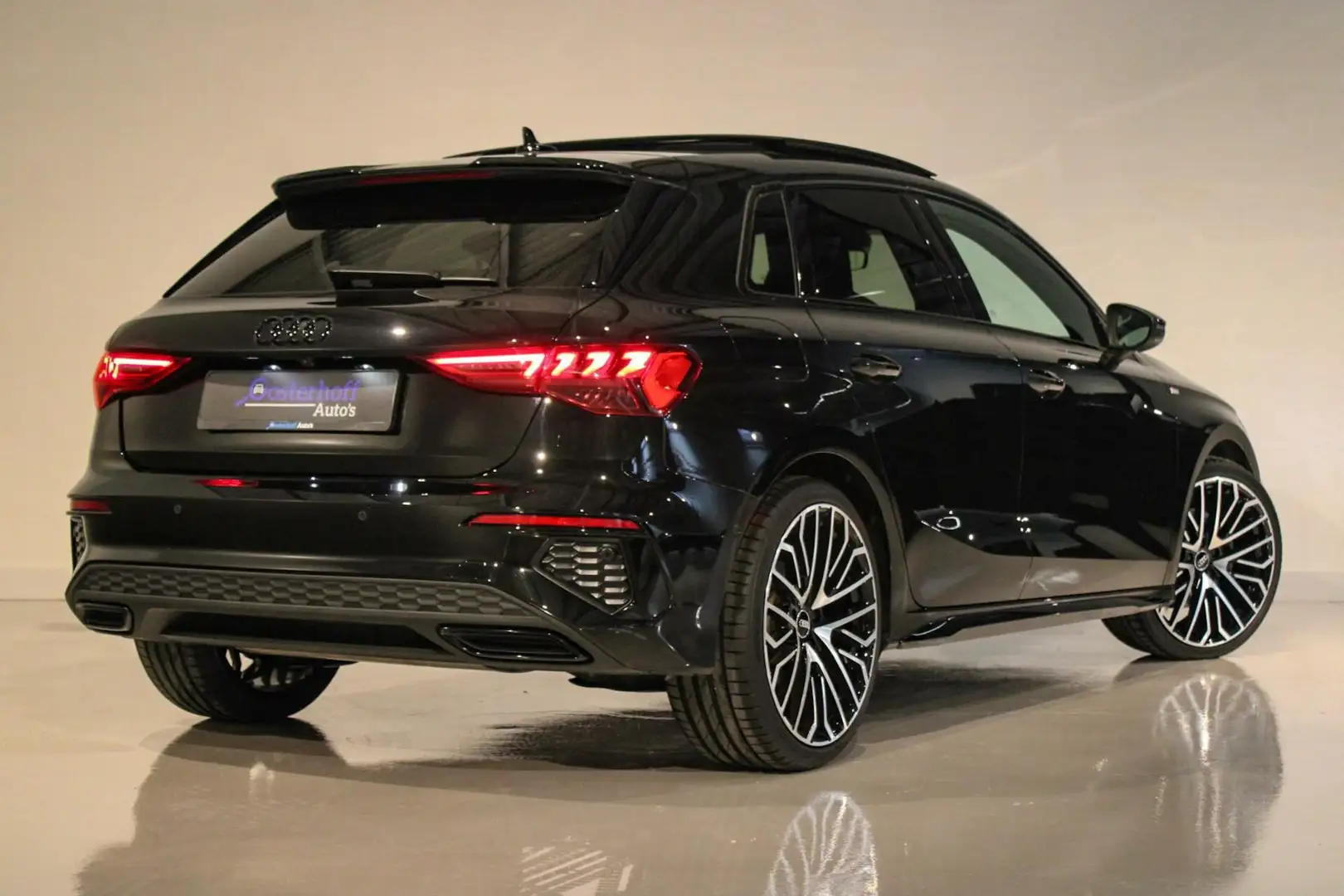 Audi A3 Sportback 35 TFSI S edition PANO | S-LINE | SFEER Zwart - 2